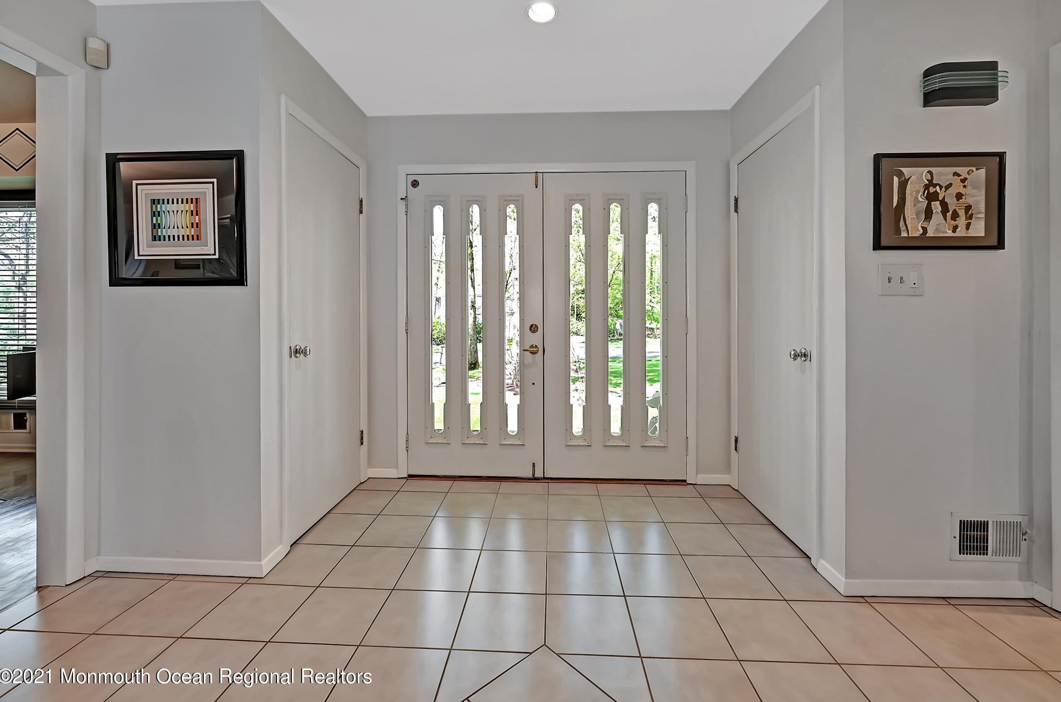 15 Kingswood Way, Millstone Township, NJ 07726-8423
