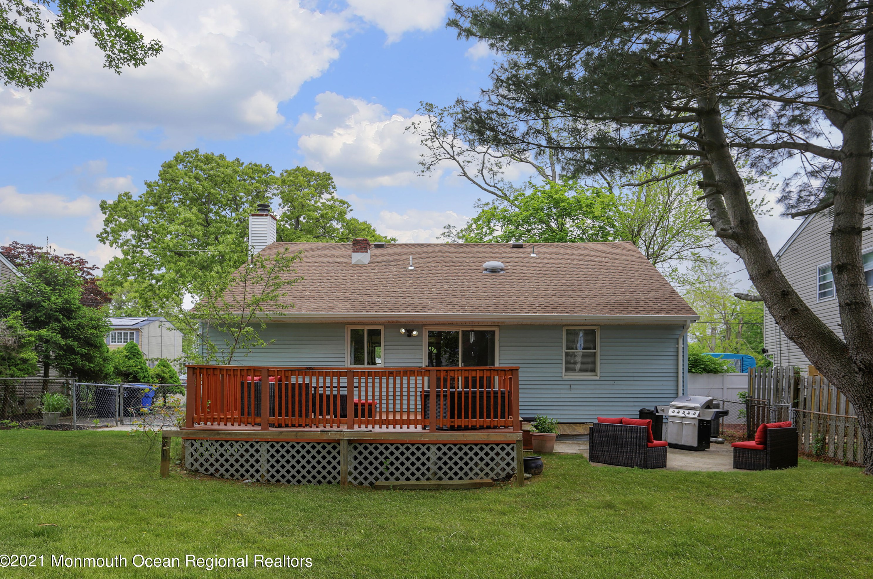 573 Sumner Ave, Belford NJ  07718-1136 exterior