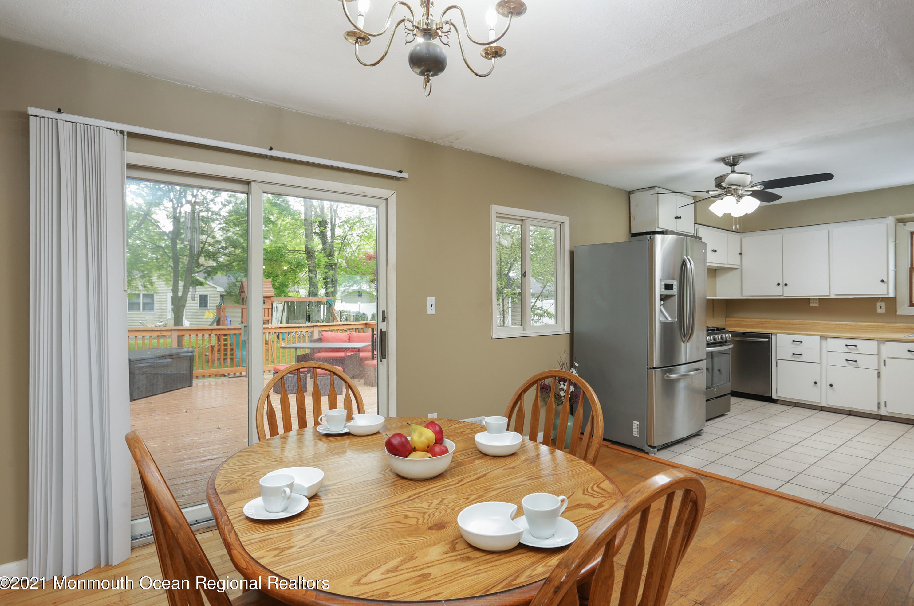 573 Sumner Ave, Belford NJ  07718-1136 exterior