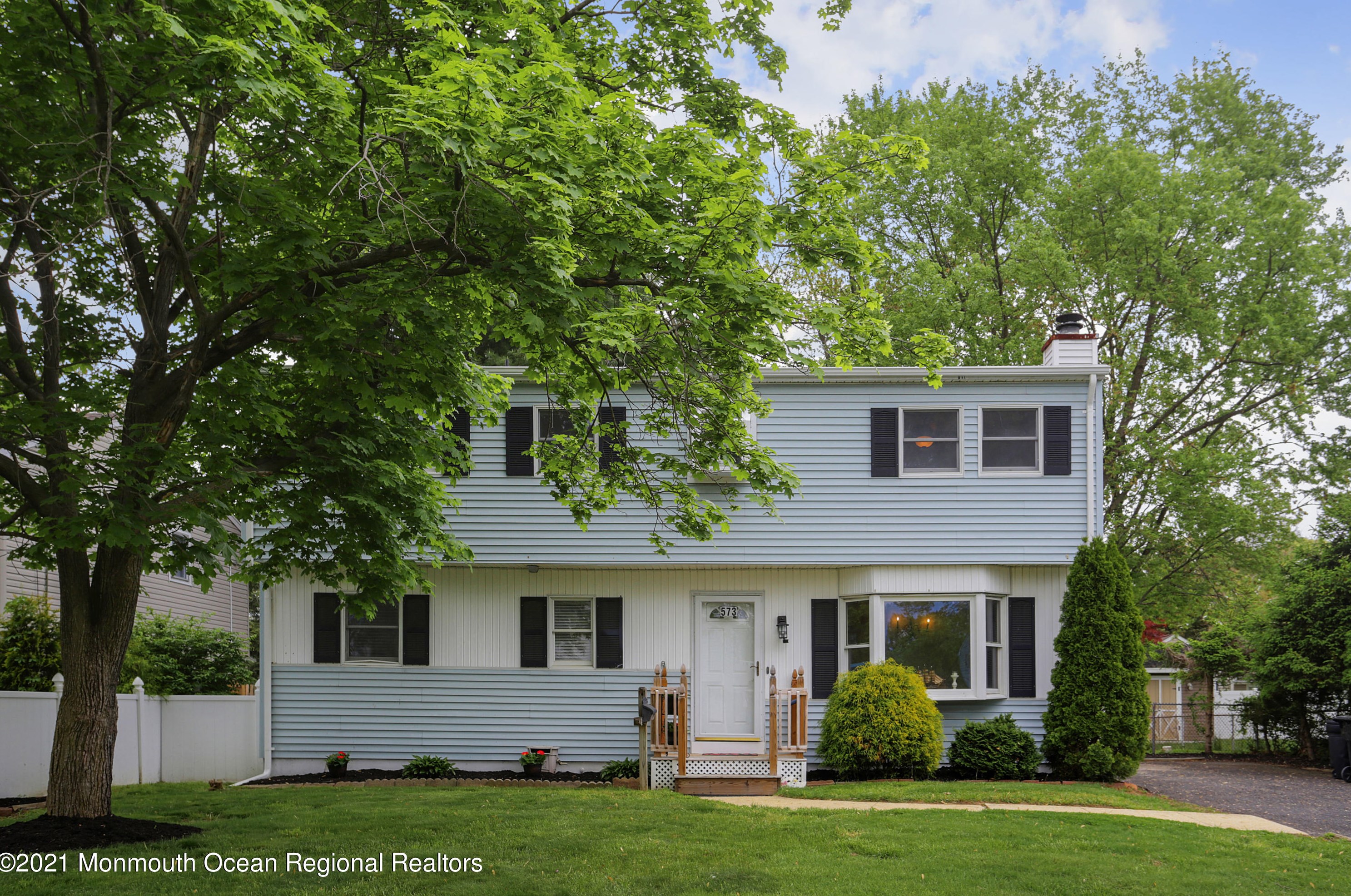 573 Sumner Ave, Belford NJ  07718-1136 exterior