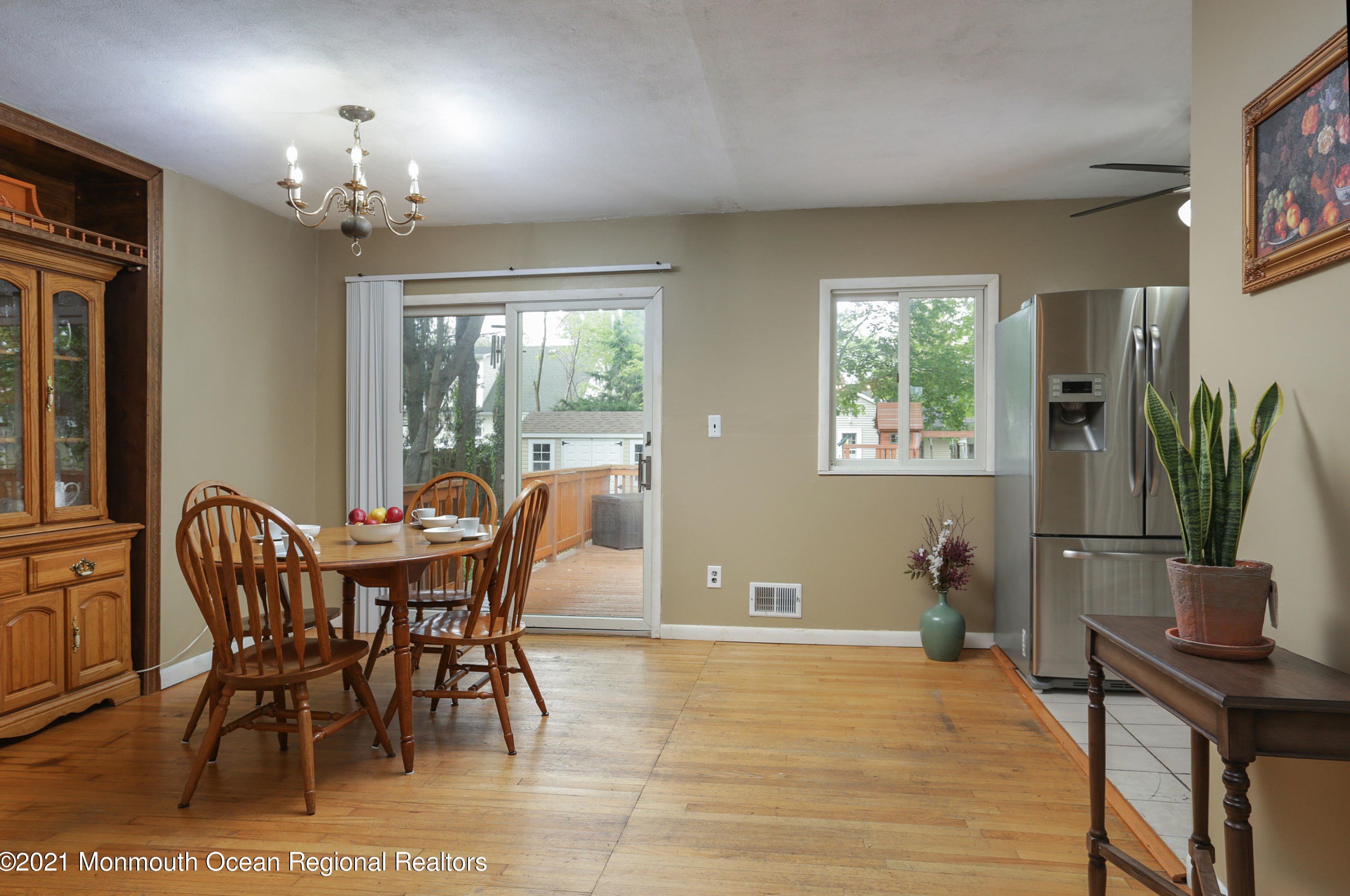 573 Sumner Ave, Belford NJ  07718-1136 exterior