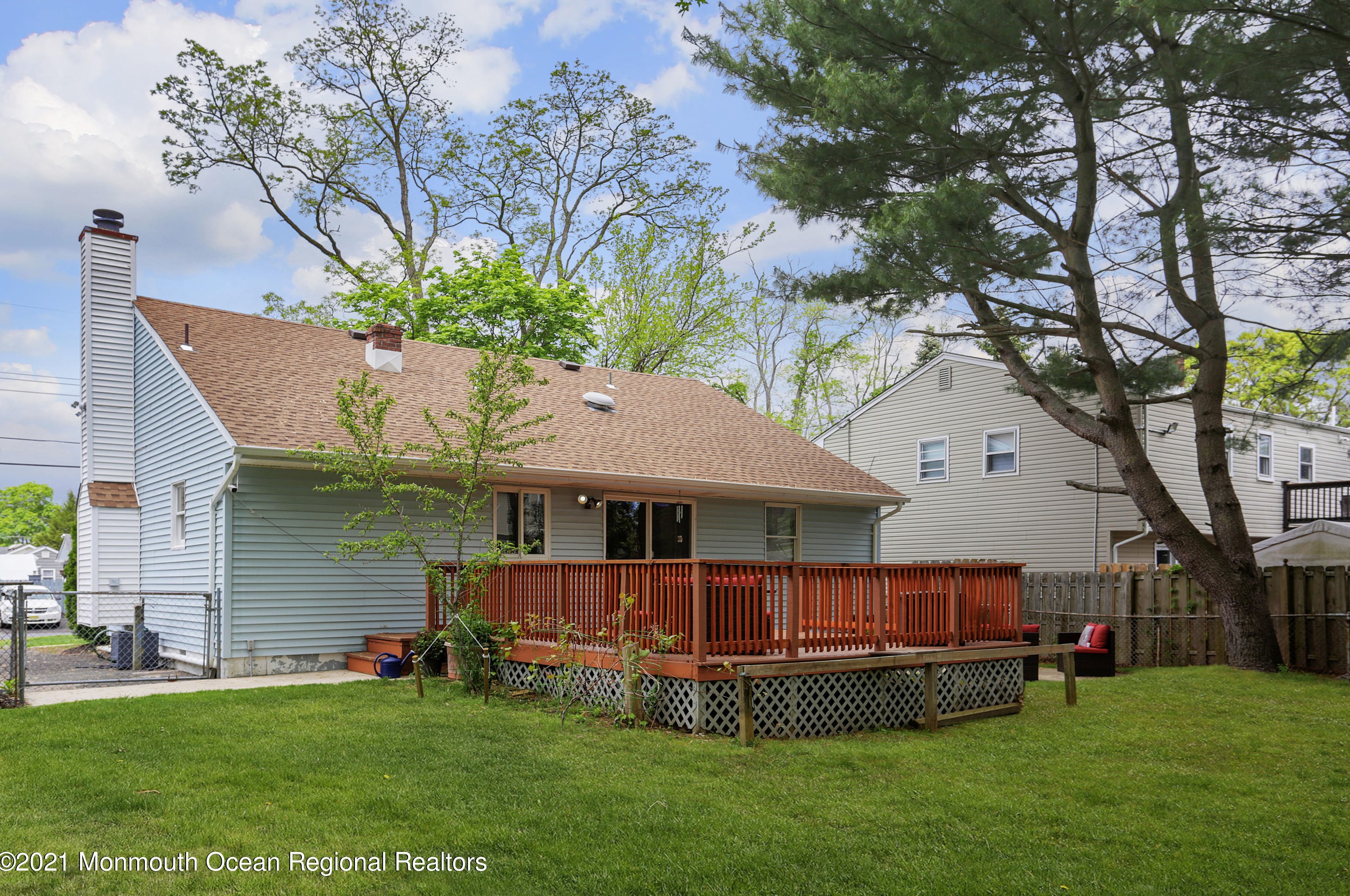 573 Sumner Ave, Belford NJ  07718-1136 exterior