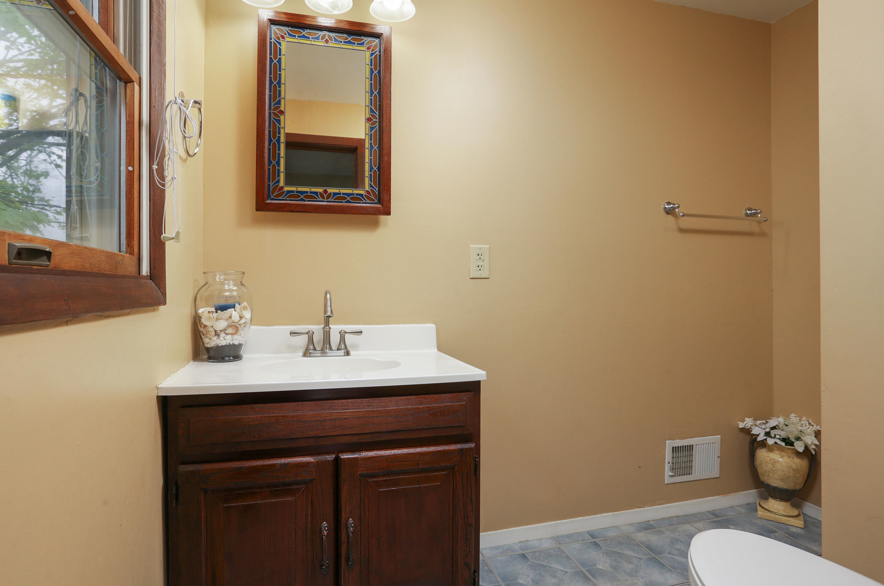 573 Sumner Ave, Belford NJ  07718-1136 exterior