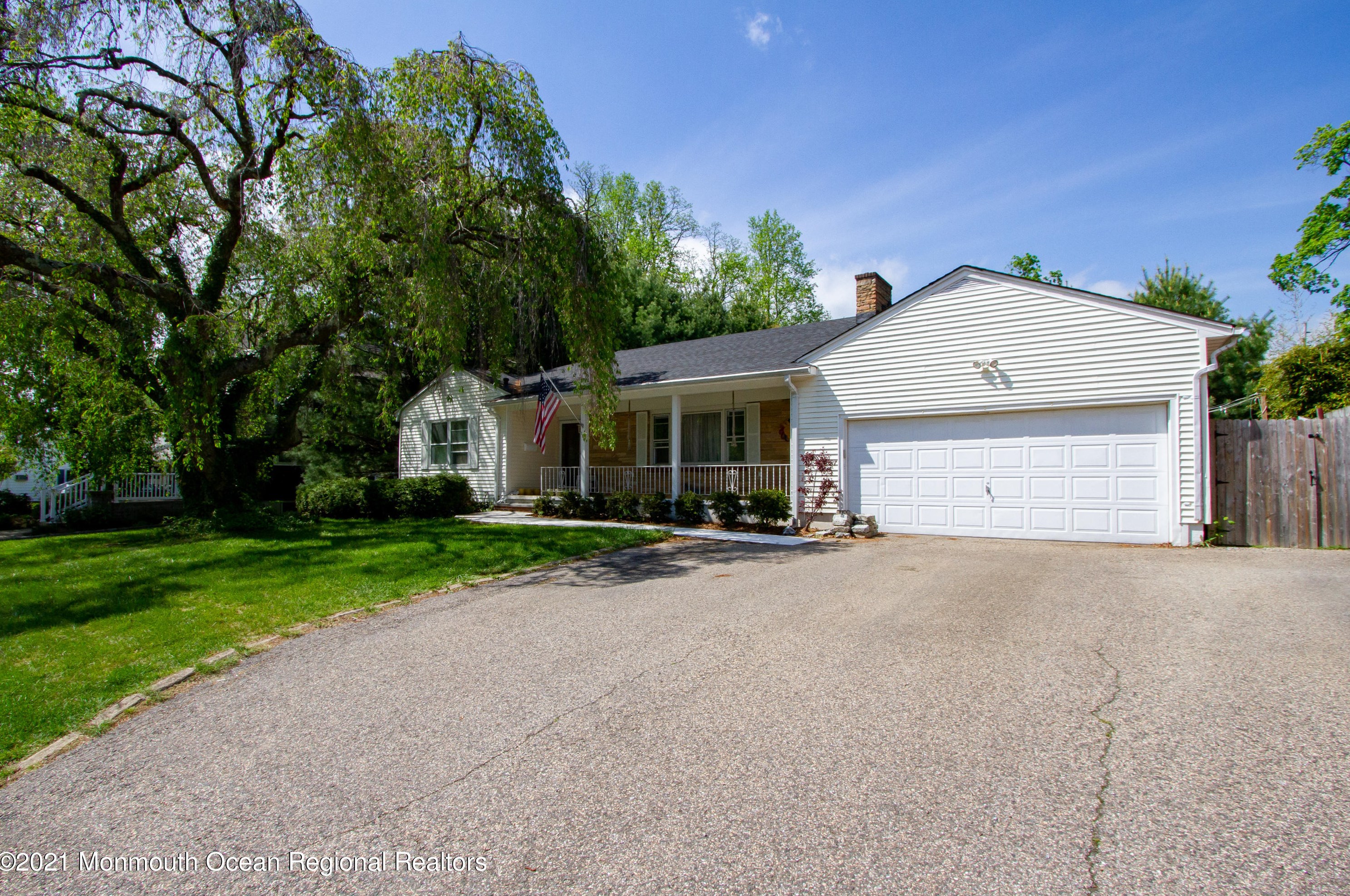 186 Pinckney Rd, Little Silver, NJ 07739