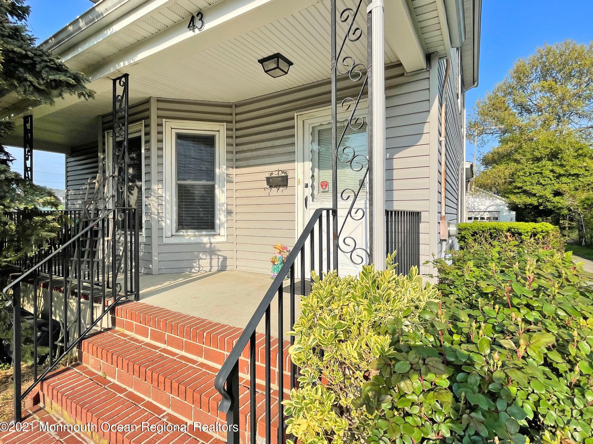 43 Atlantic Ave, Matawan, NJ 07747-2519