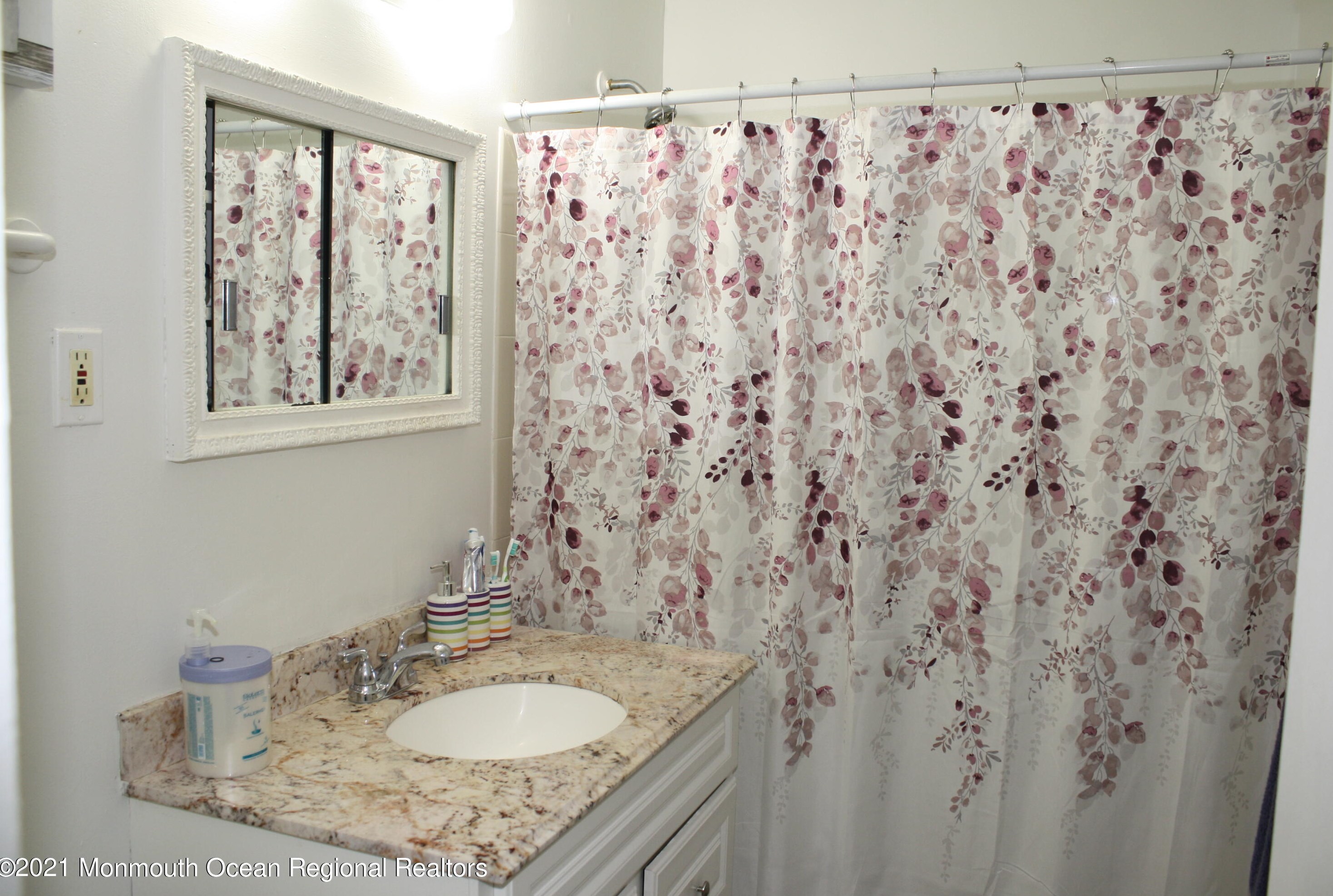 59 Stonehurst Blvd, East Freehold NJ  07728-5719 exterior