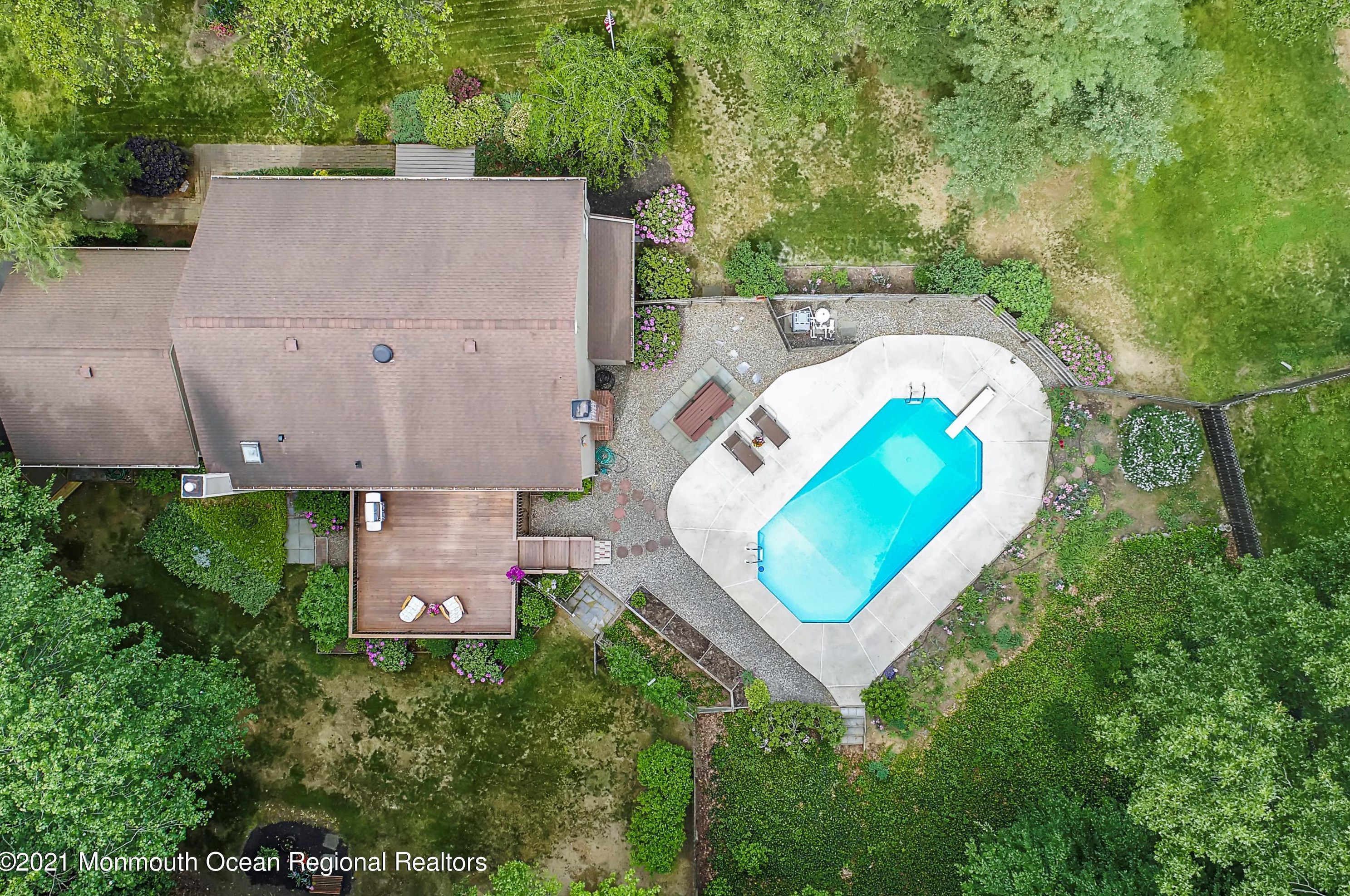 112 University Dr, Lincroft, NJ 07738