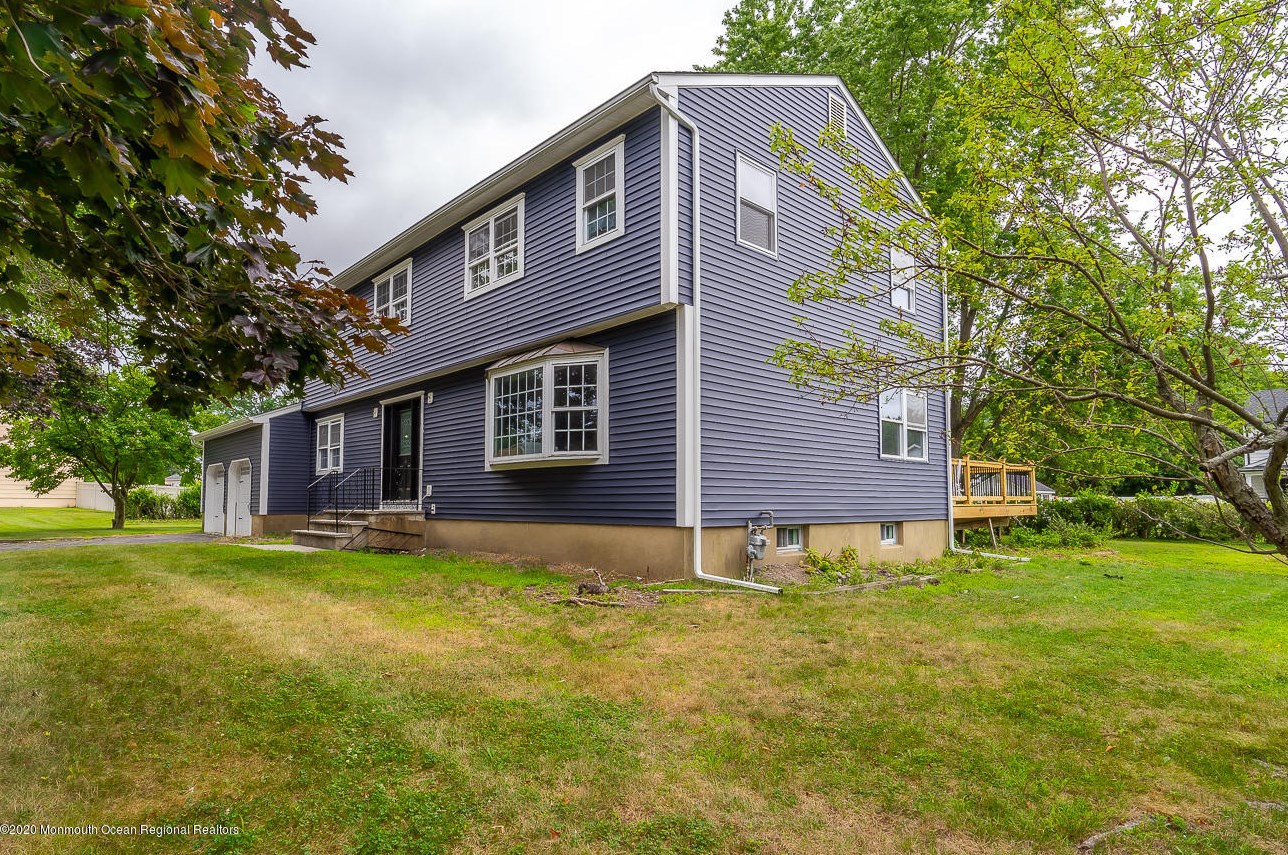 13 Christy Ln, Tinton Falls, NJ 07712