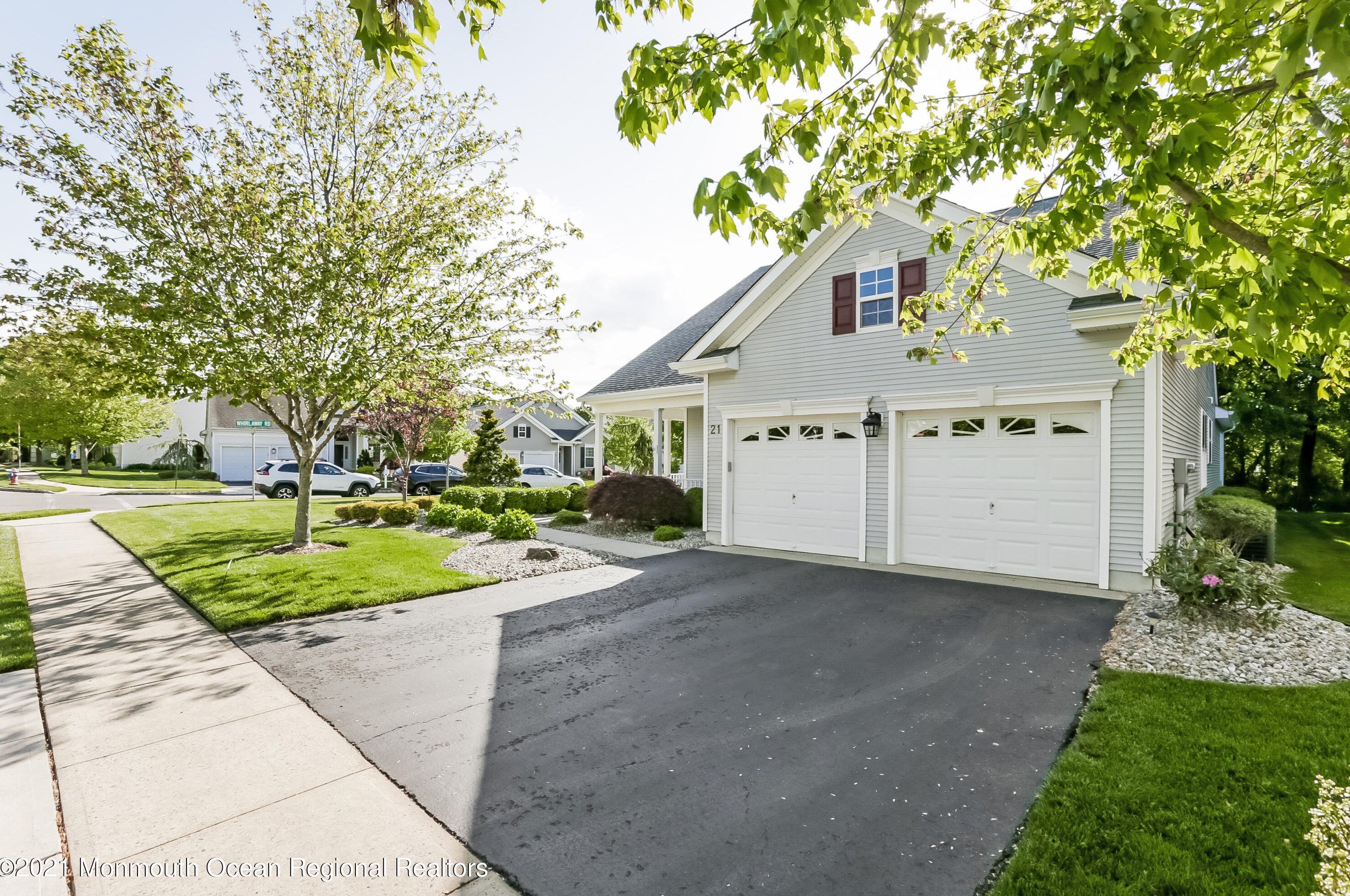 21 Palomino Dr, Millstone Township, NJ 07726-9564