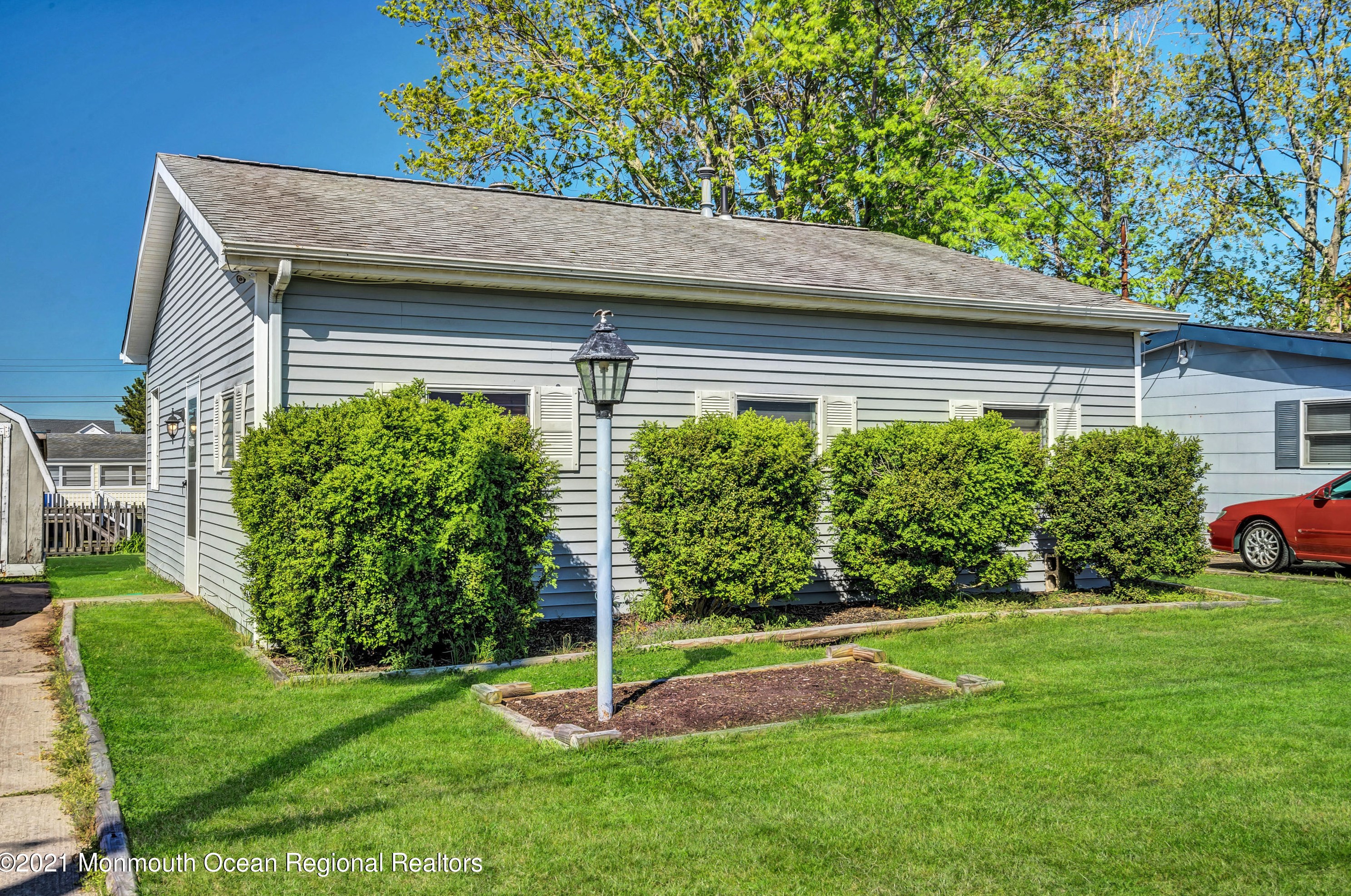 83 Jeteemale Dr, Cedar Bonnet Island, NJ 08050