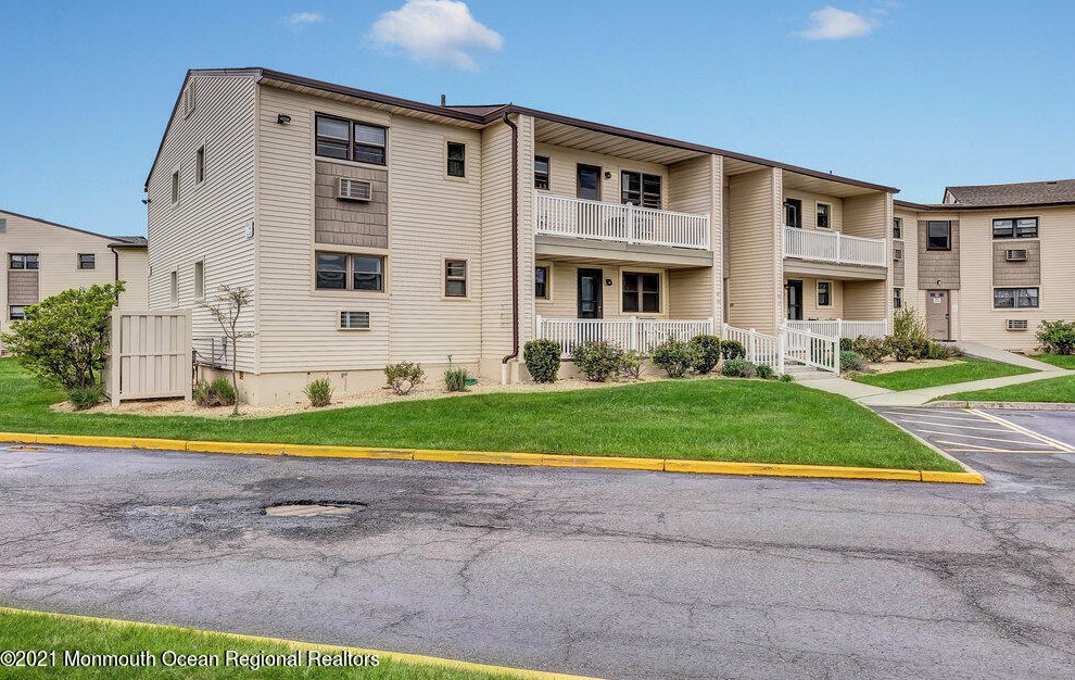 119 Wharfside Dr, Monmouth Beach, NJ 07750-1262