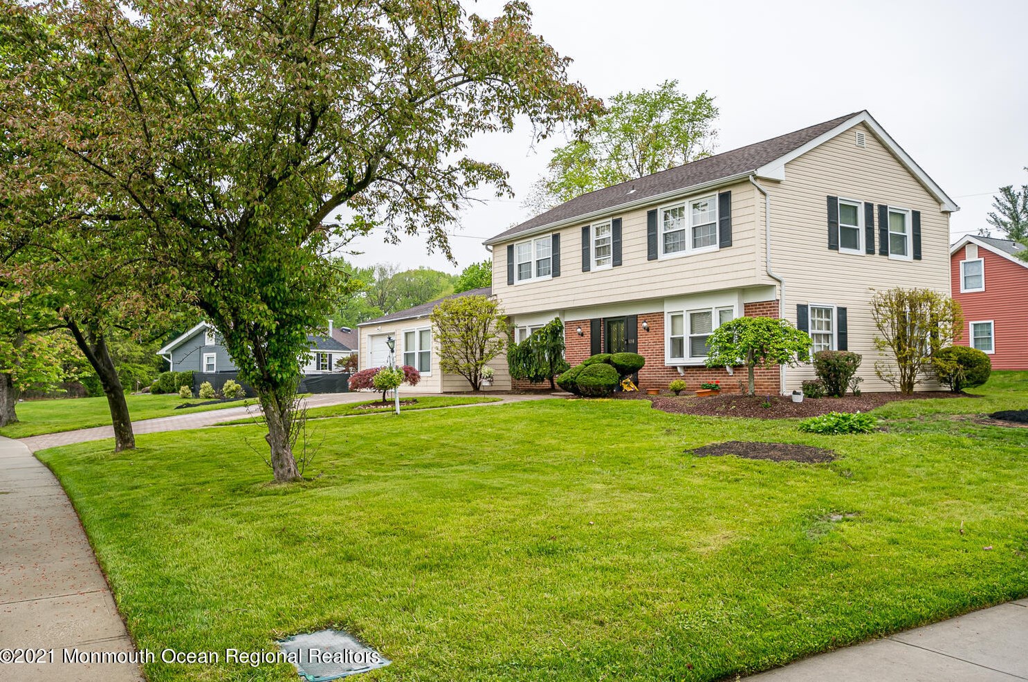 108 Avondale Ln, Matawan, NJ 07747-1221