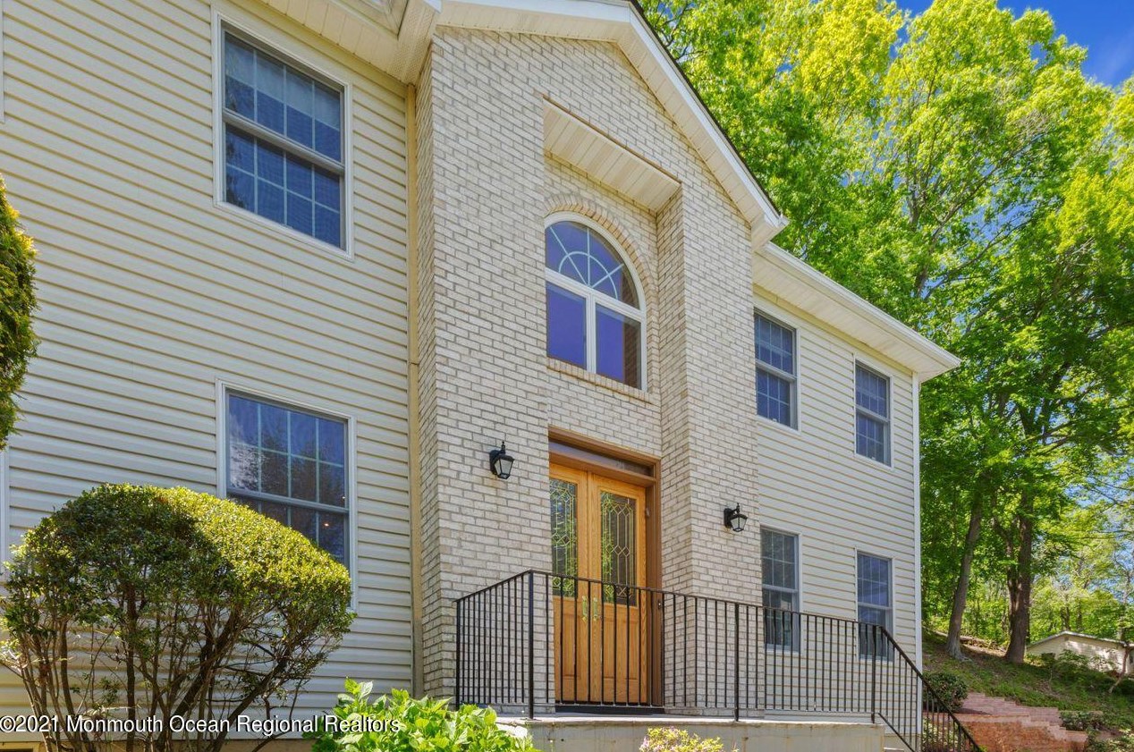 5 Galewood Dr, Holmdel Village, NJ 07733