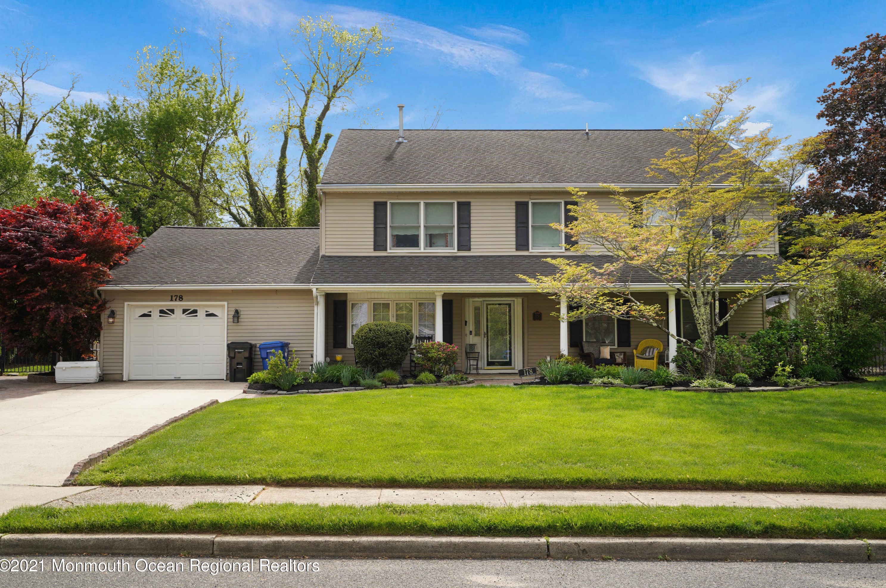 178 Davis Ln, Tinton Falls, NJ 07701