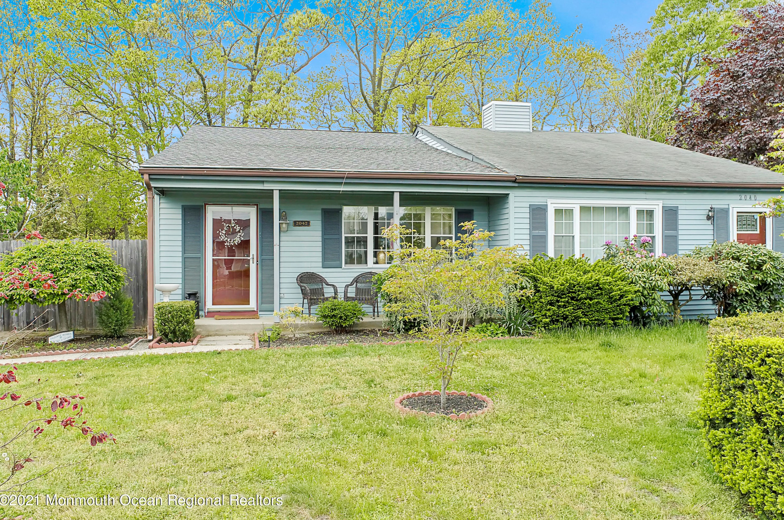 2042 Lamplighter Dr, Toms River NJ  08753-5916 exterior