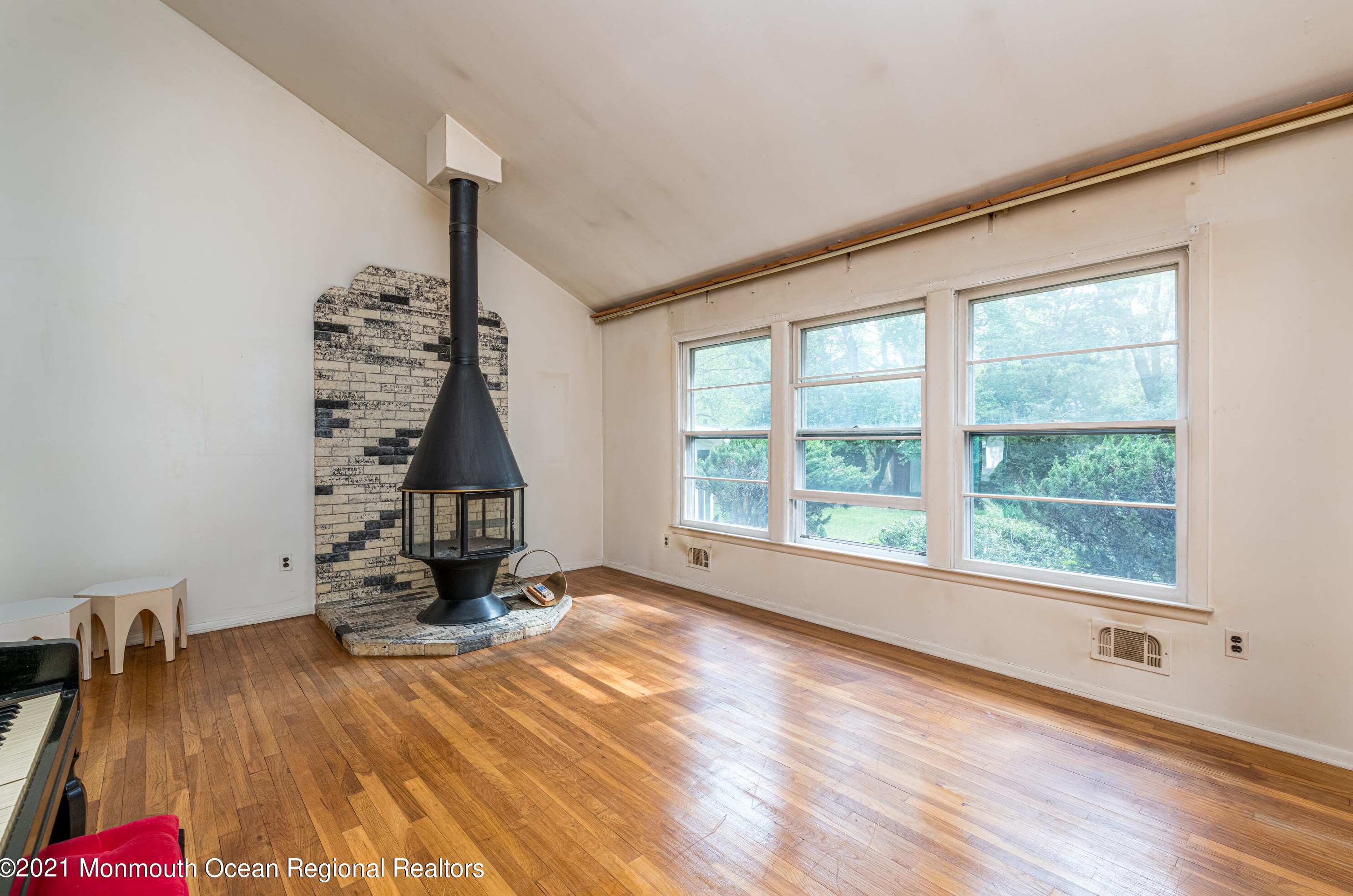 35 Old Bridge Dr, Wall Township, NJ 07731-2335