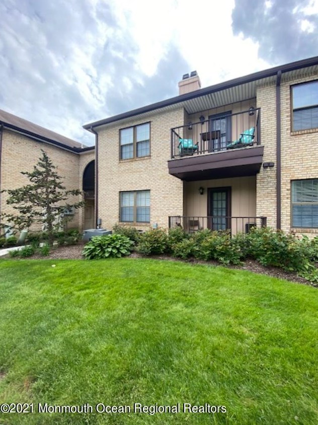 206 Wellington Pl, Matawan, NJ 07747-1914