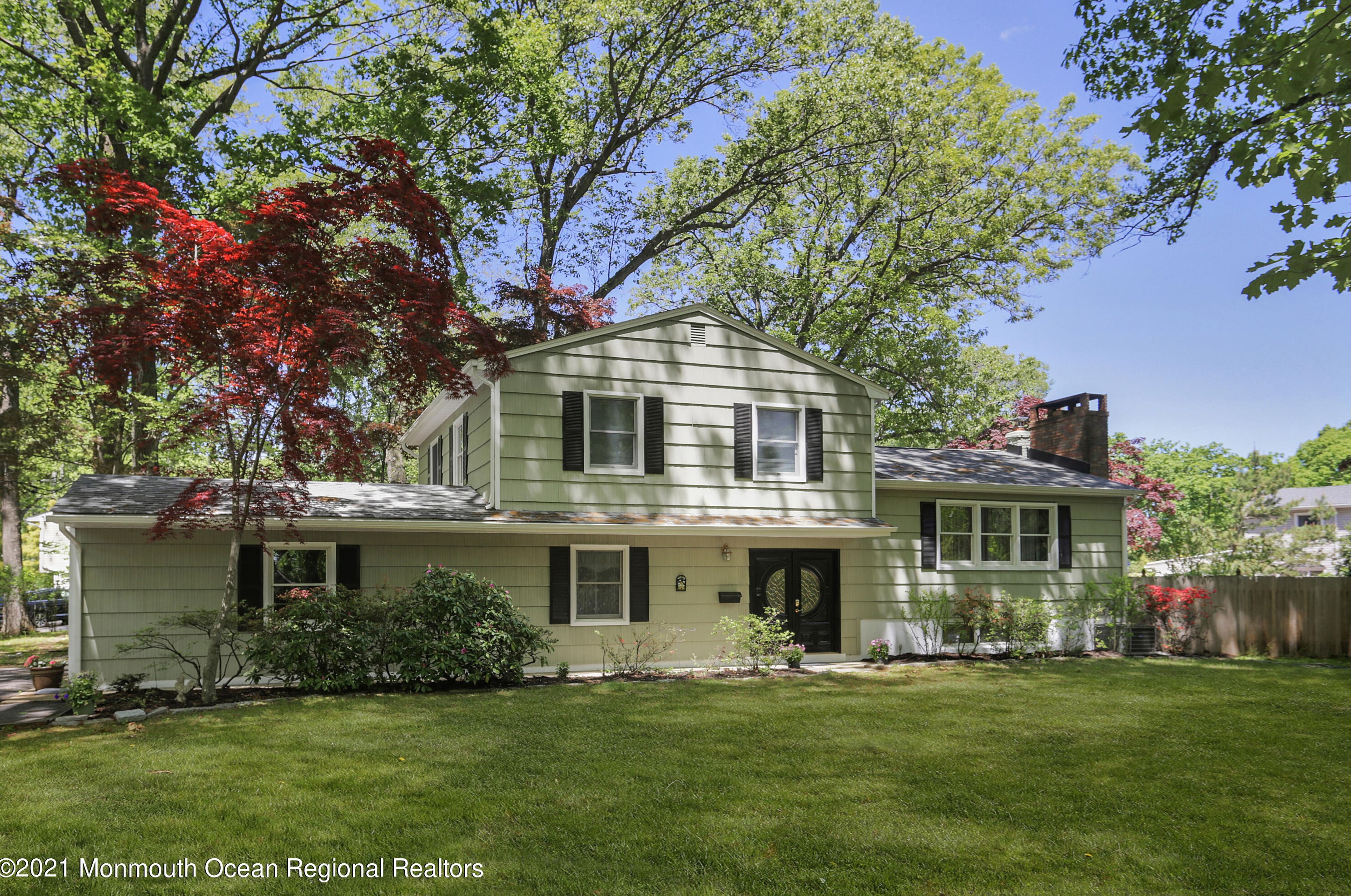 9 High Point Rd, Lincroft, NJ 07738