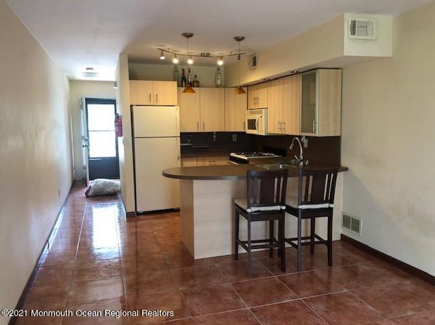 56 English Club Dr, Millstone Township, NJ 07726-1628