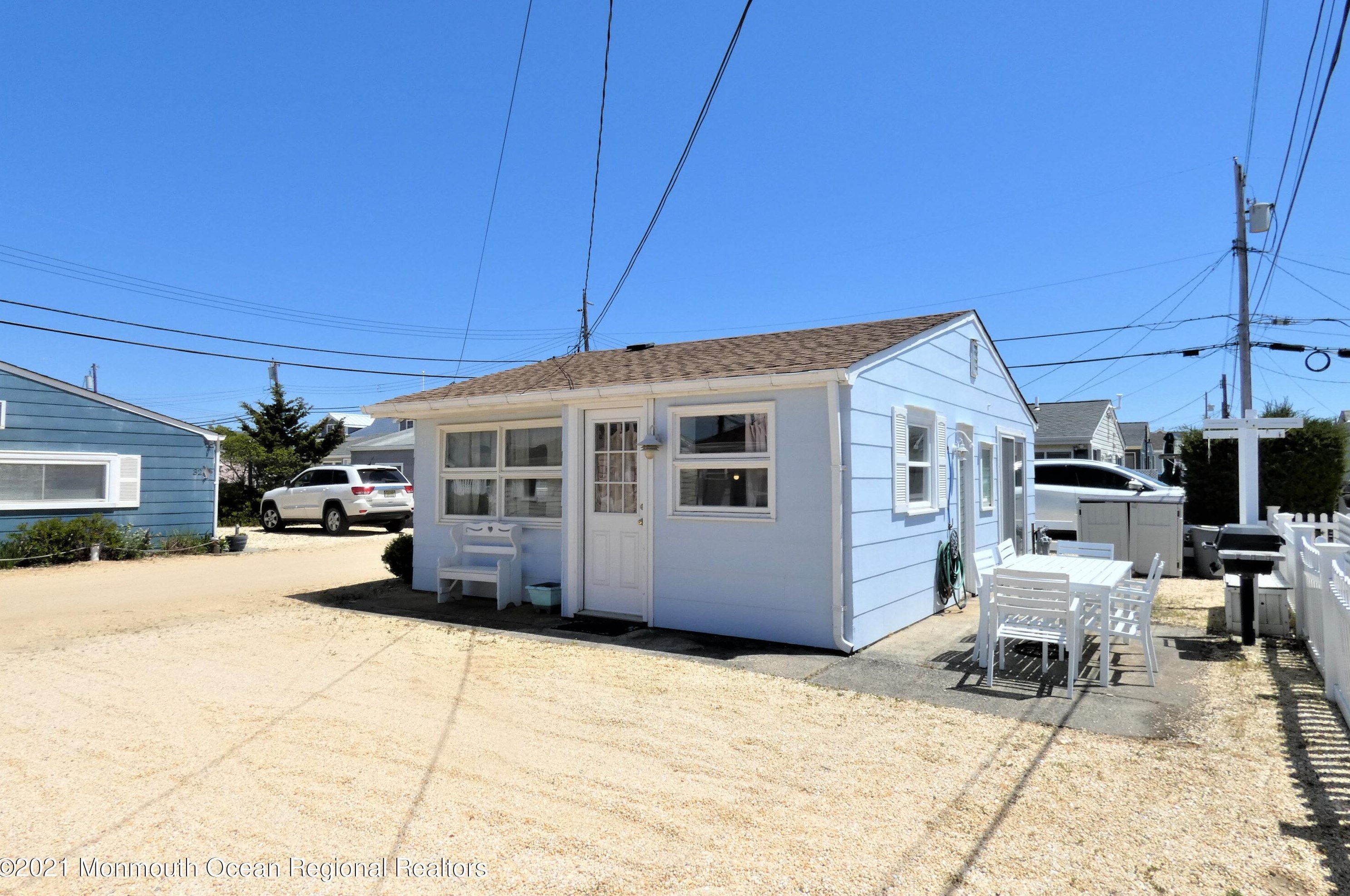 33 Penguin Way E, Lavallette, NJ 08735