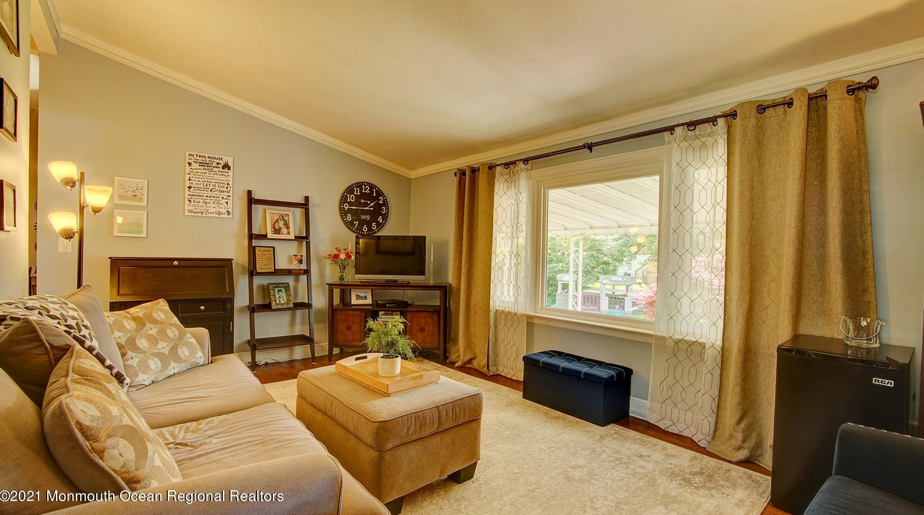15 Annapolis Dr, Hazlet, NJ 07730