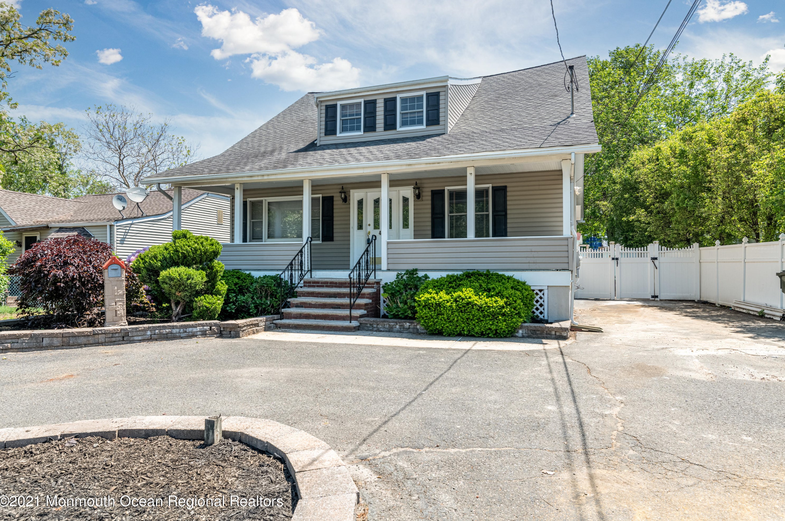490 Laurel Ave S, Hazlet, NJ 07730