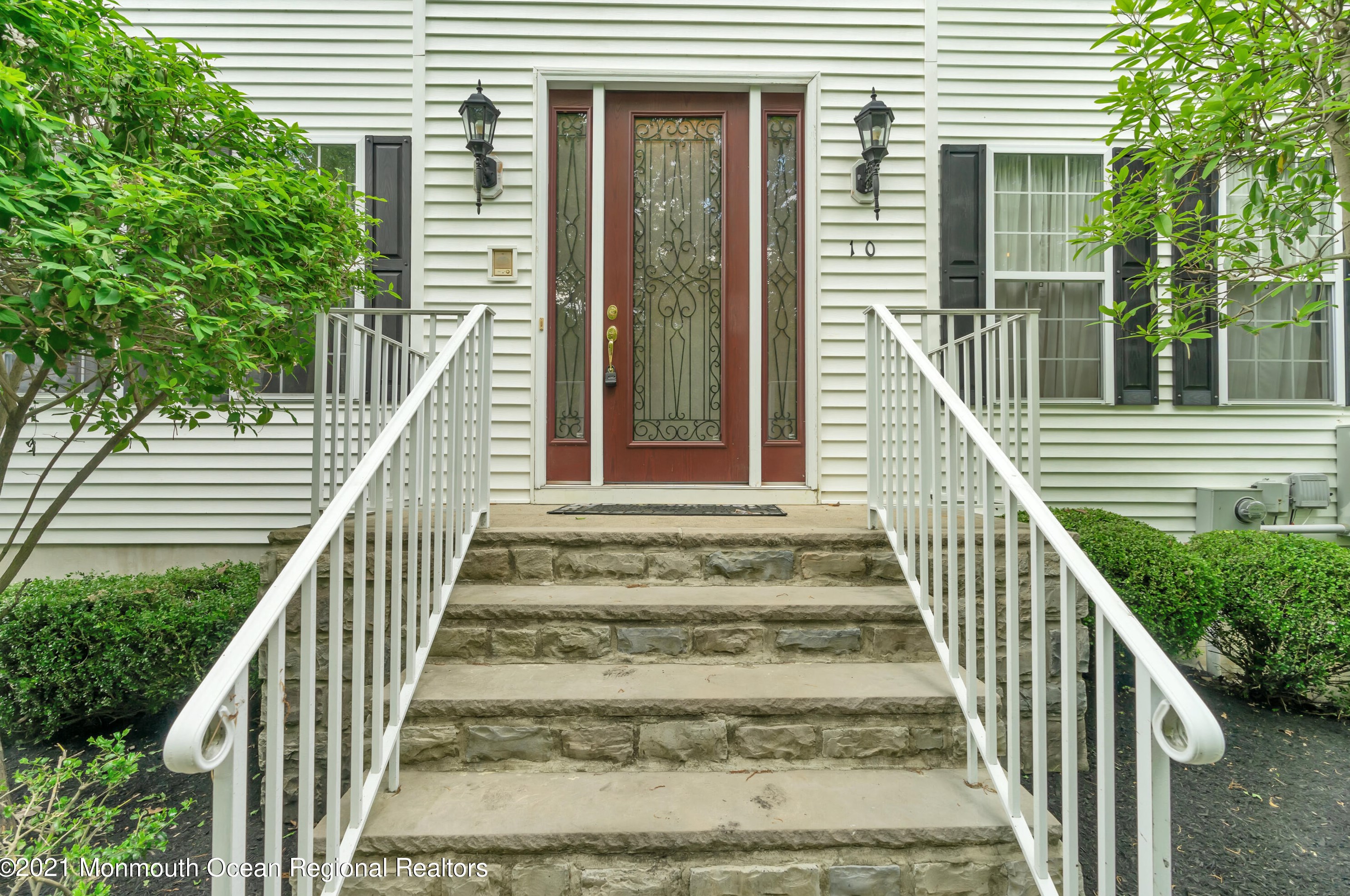 10 Hidden Pines Dr, Millstone Township, NJ 08510-1214