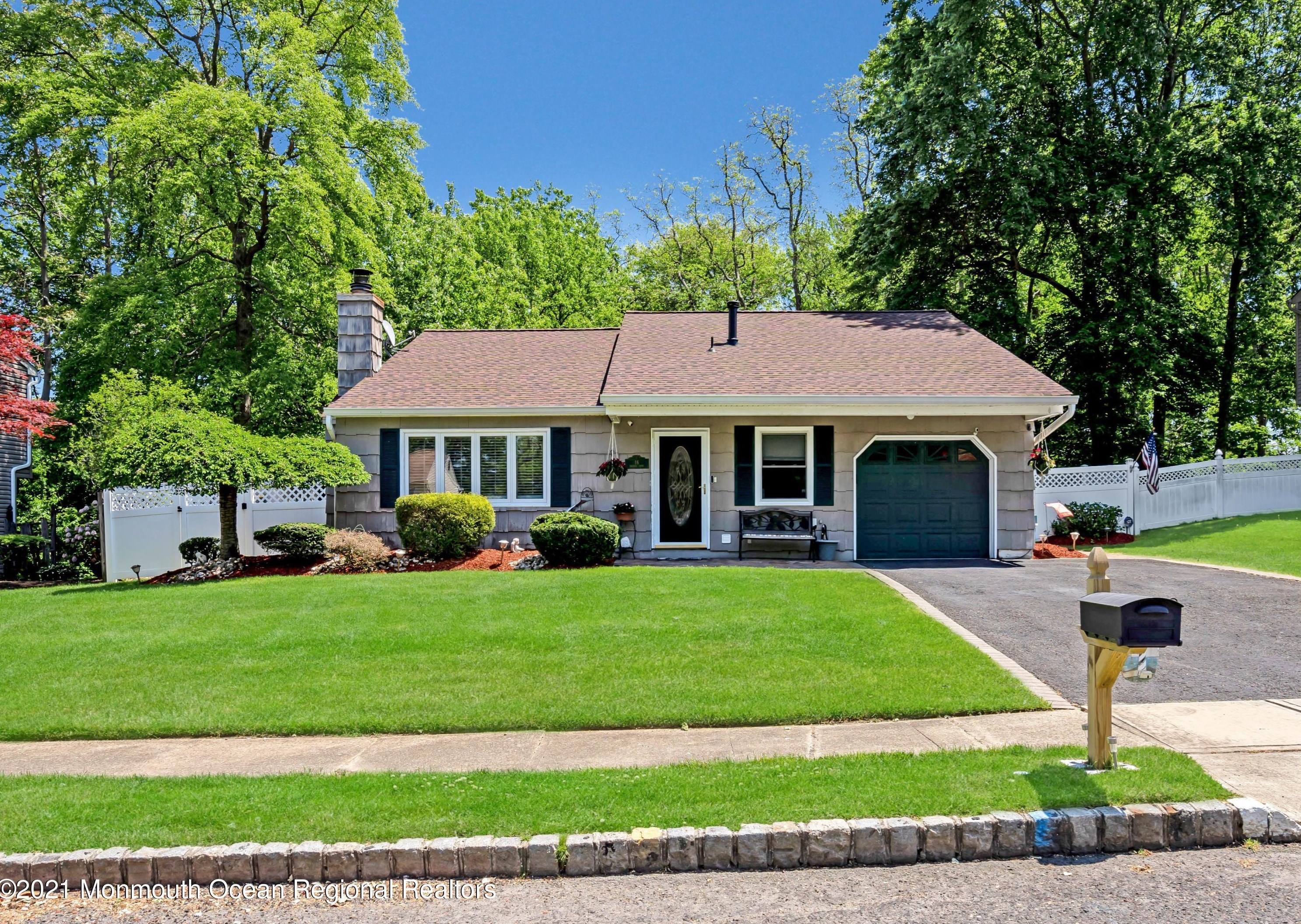 16 Rachele Ct, Matawan, NJ 07747-9664