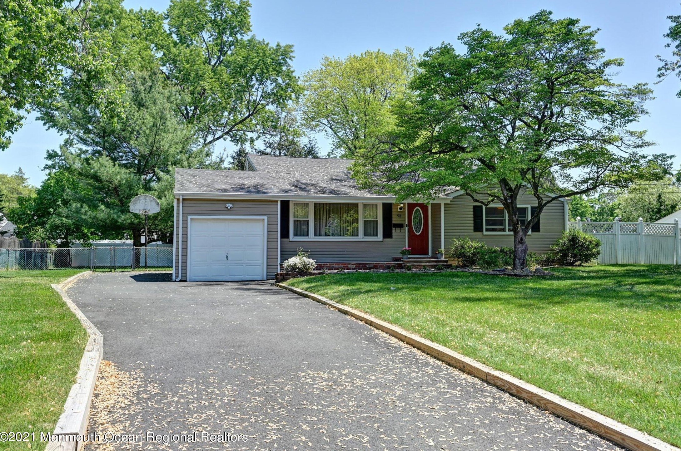 93 Martin Dr, Lincroft, NJ 07738