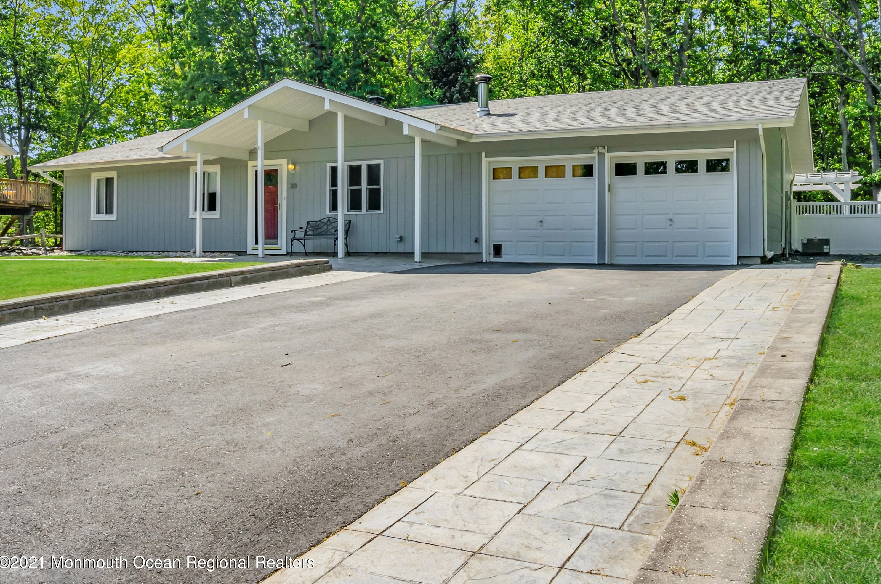 38 Buckingham Dr, Jackson Twp, NJ 08527