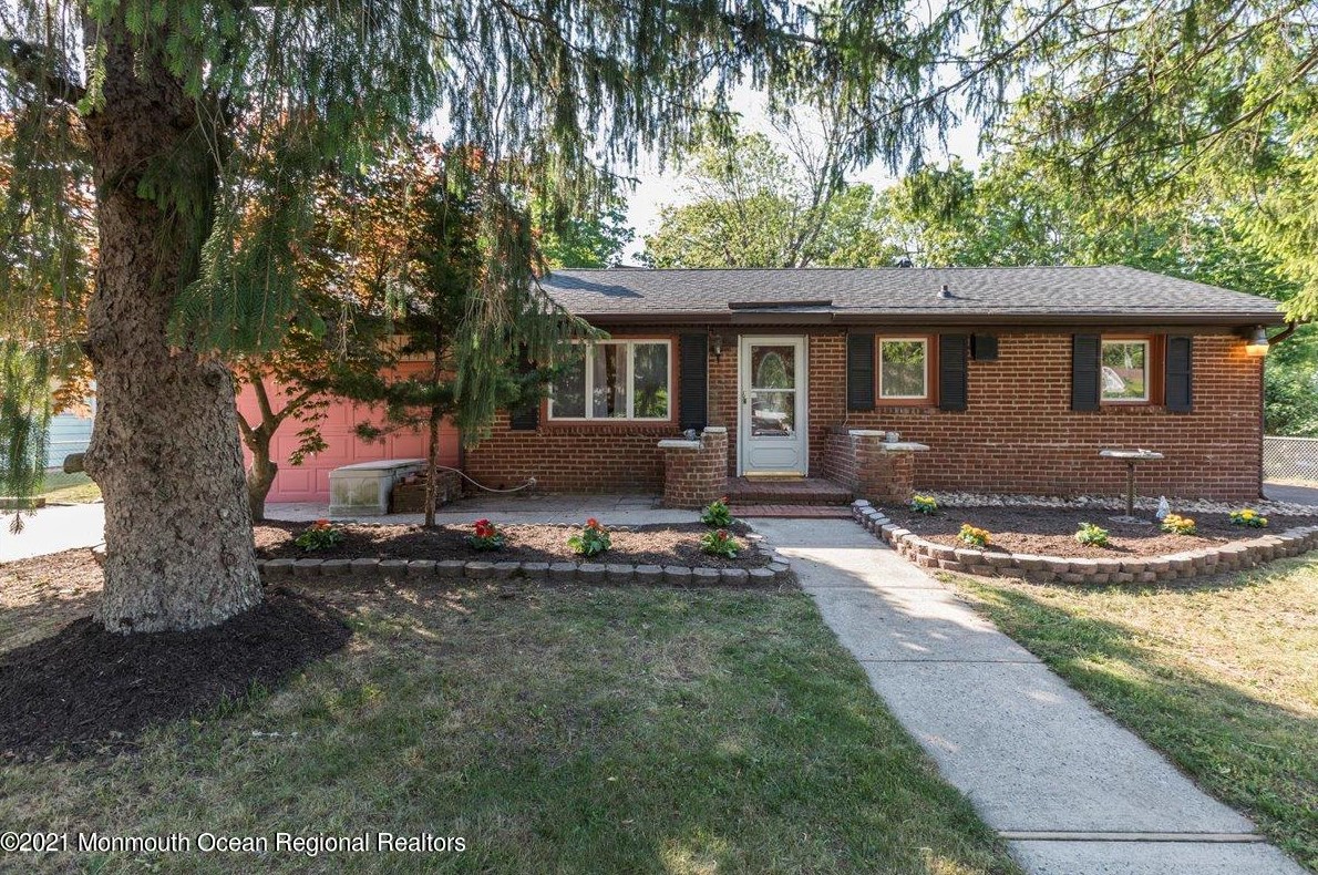 215 Sunset Ln, Wall Township, NJ 07731-1922