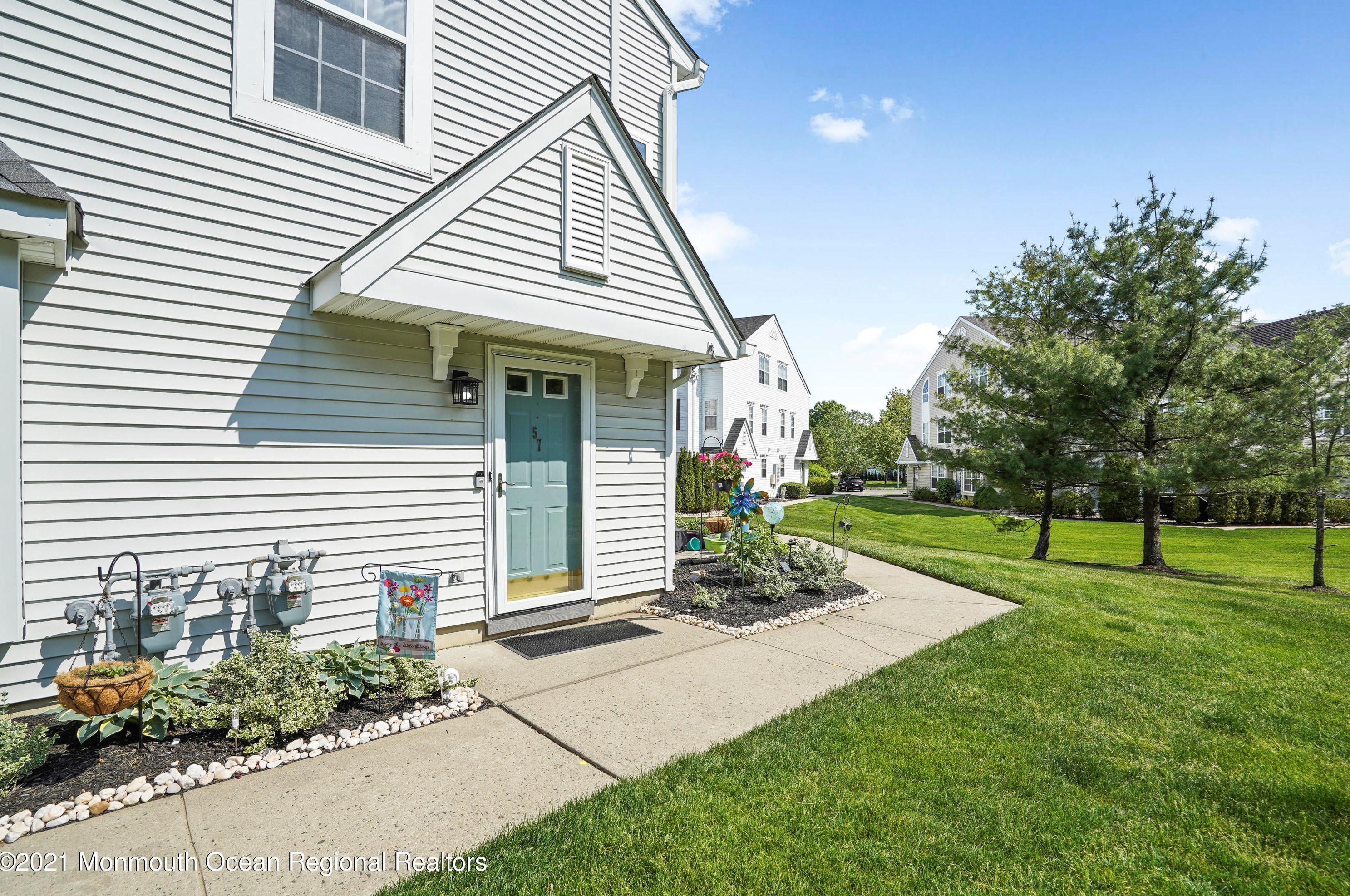 57 Phoenix Ct, Tinton Falls, NJ 07712