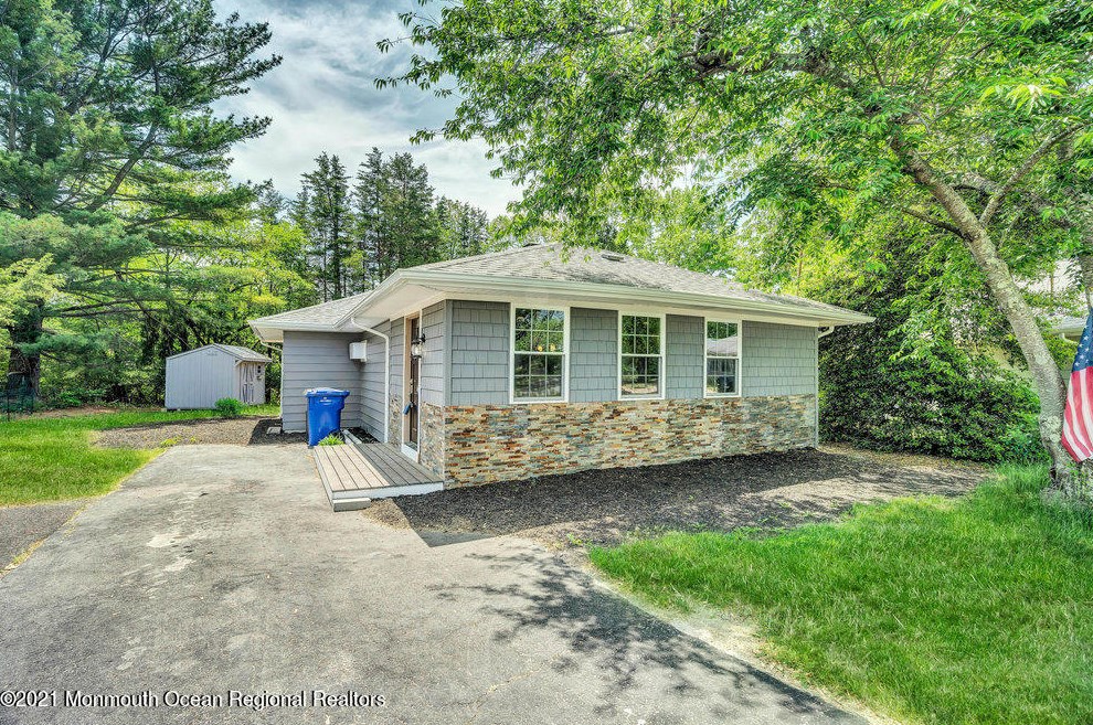 2129 Yorktowne Blvd, Toms River NJ  08753-1629 exterior