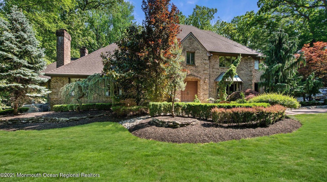 2 Arbor Ln, Holmdel Village, NJ 07733
