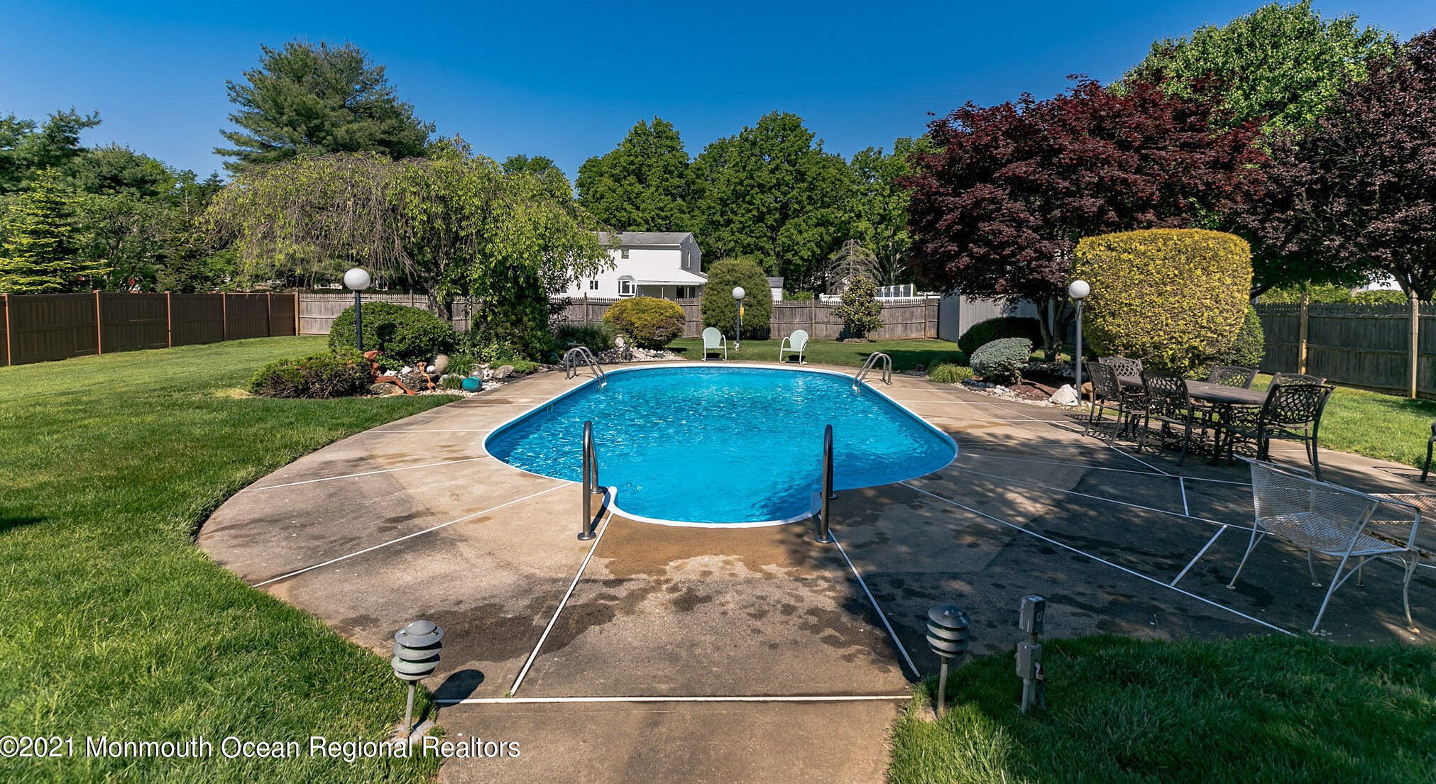 136 Sherwood Dr, East Freehold, NJ 07728