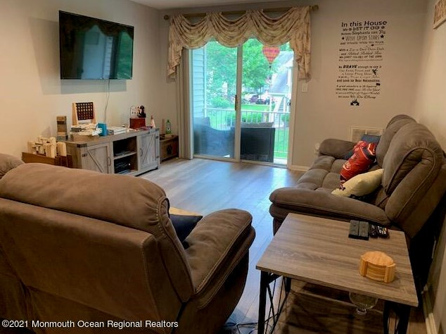 1015 Wedgewood Cir, Belford, NJ 07718