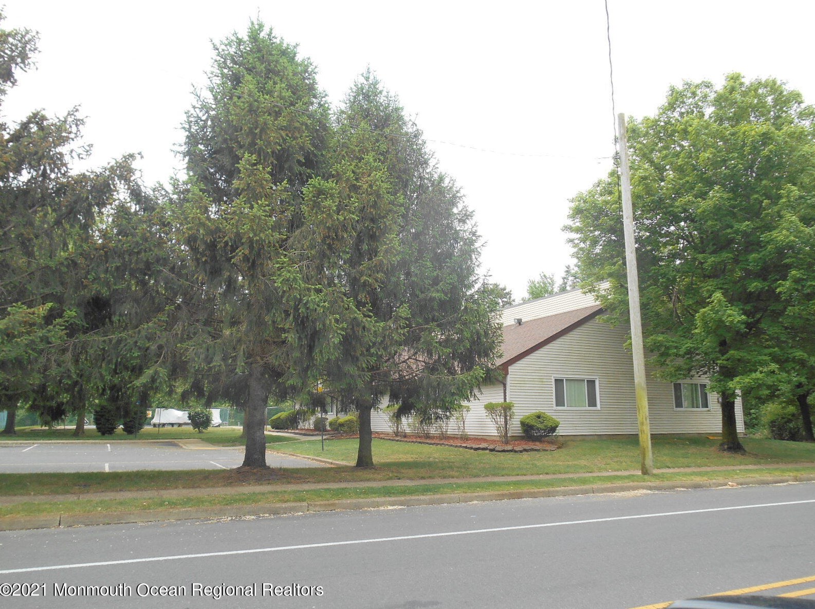 16 Creek Rd, Bricktown, NJ 08724