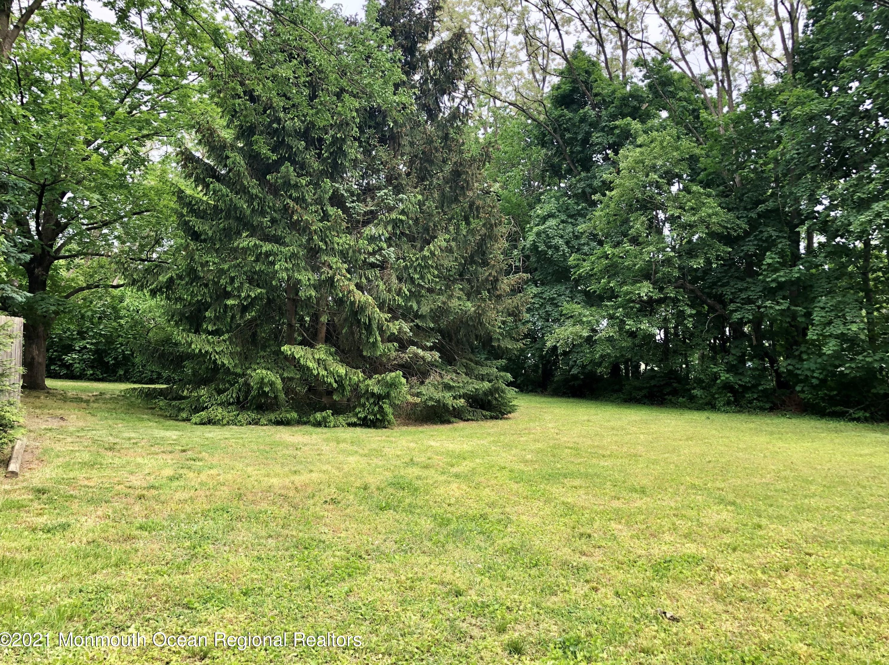 7 Springhill Rd, Matawan, NJ 07747-6410