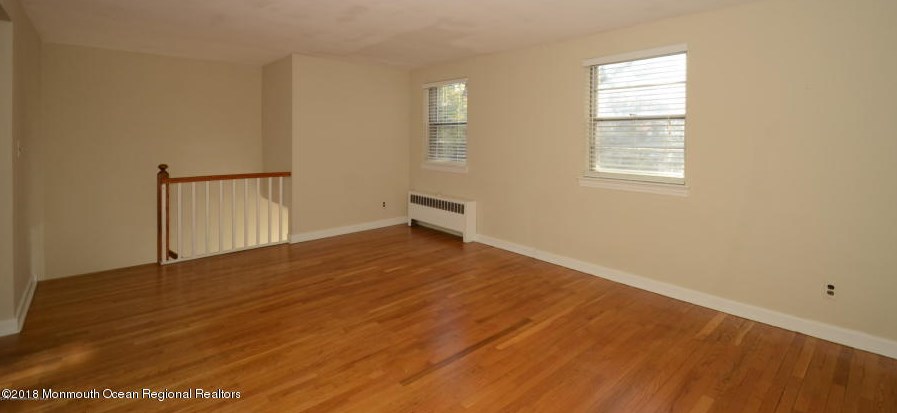 29 Manor Dr, Tinton Falls, NJ 07712