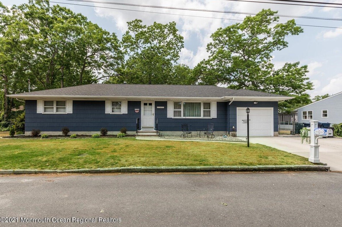 708 Cable Ave, Beachwood, NJ 08722