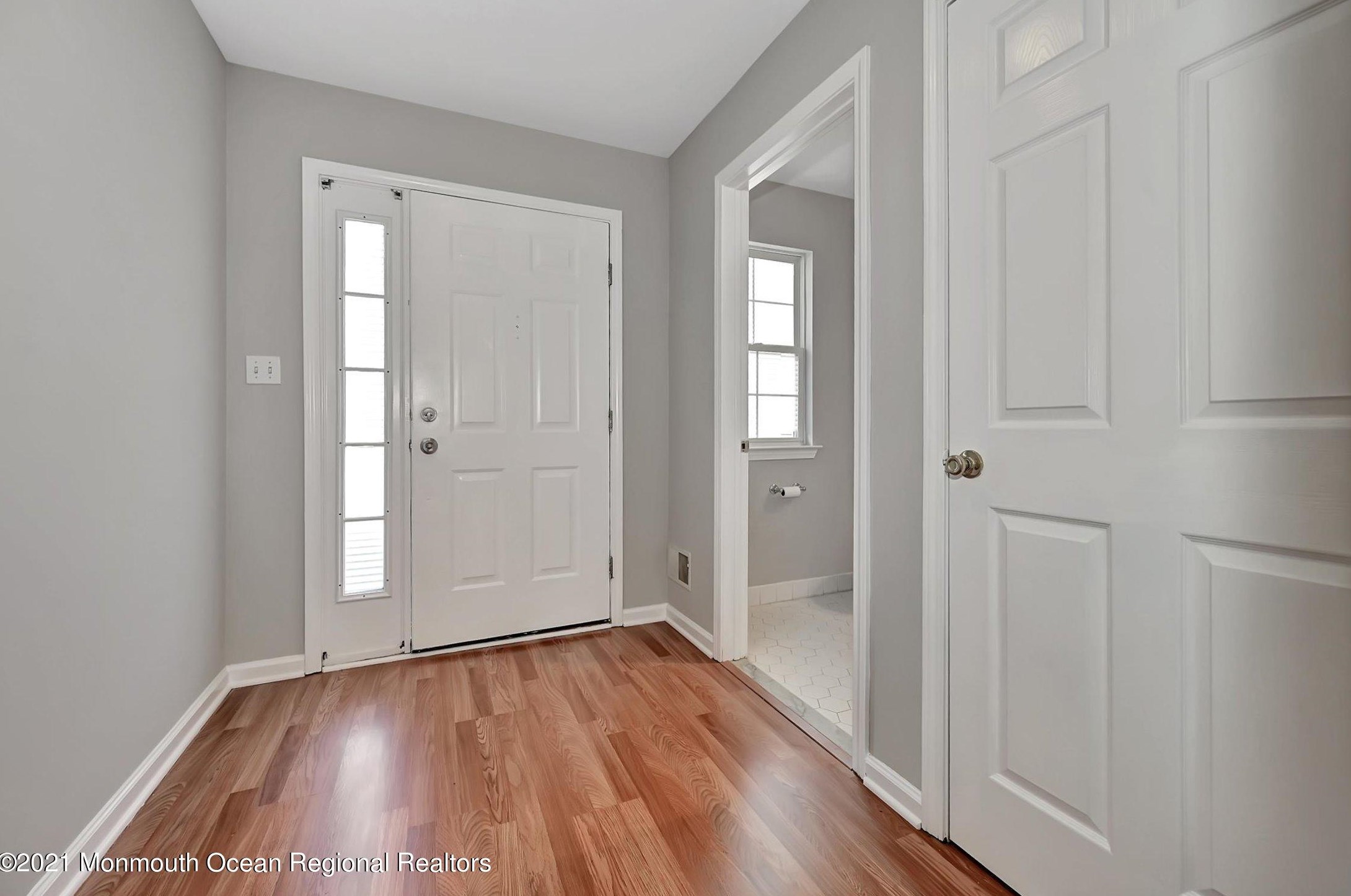 64 Sunningdale Cir, Millstone Township, NJ 07726-9359