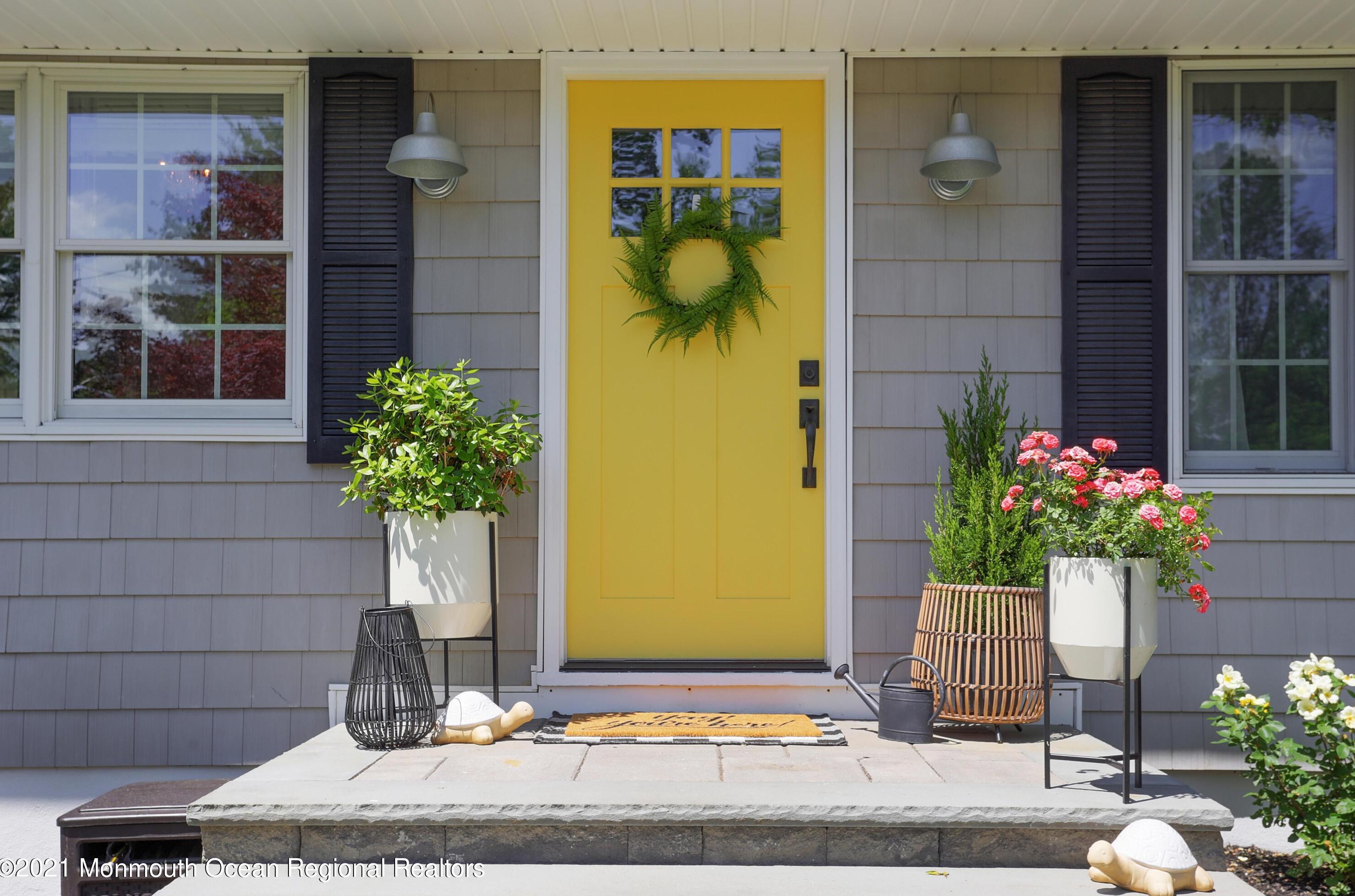 90 Oak Hill Rd, Middletown, NJ 07748