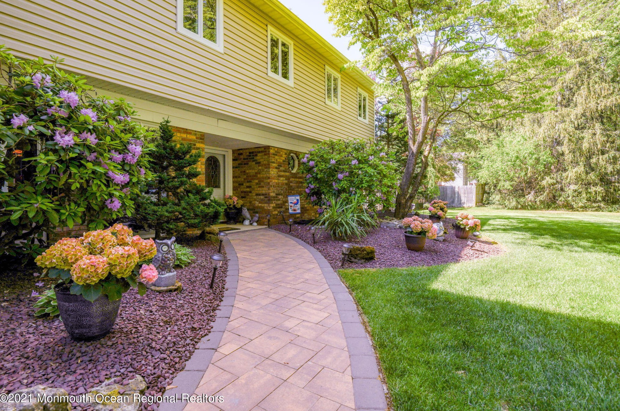 44 Friar Ln, East Freehold, NJ 07728