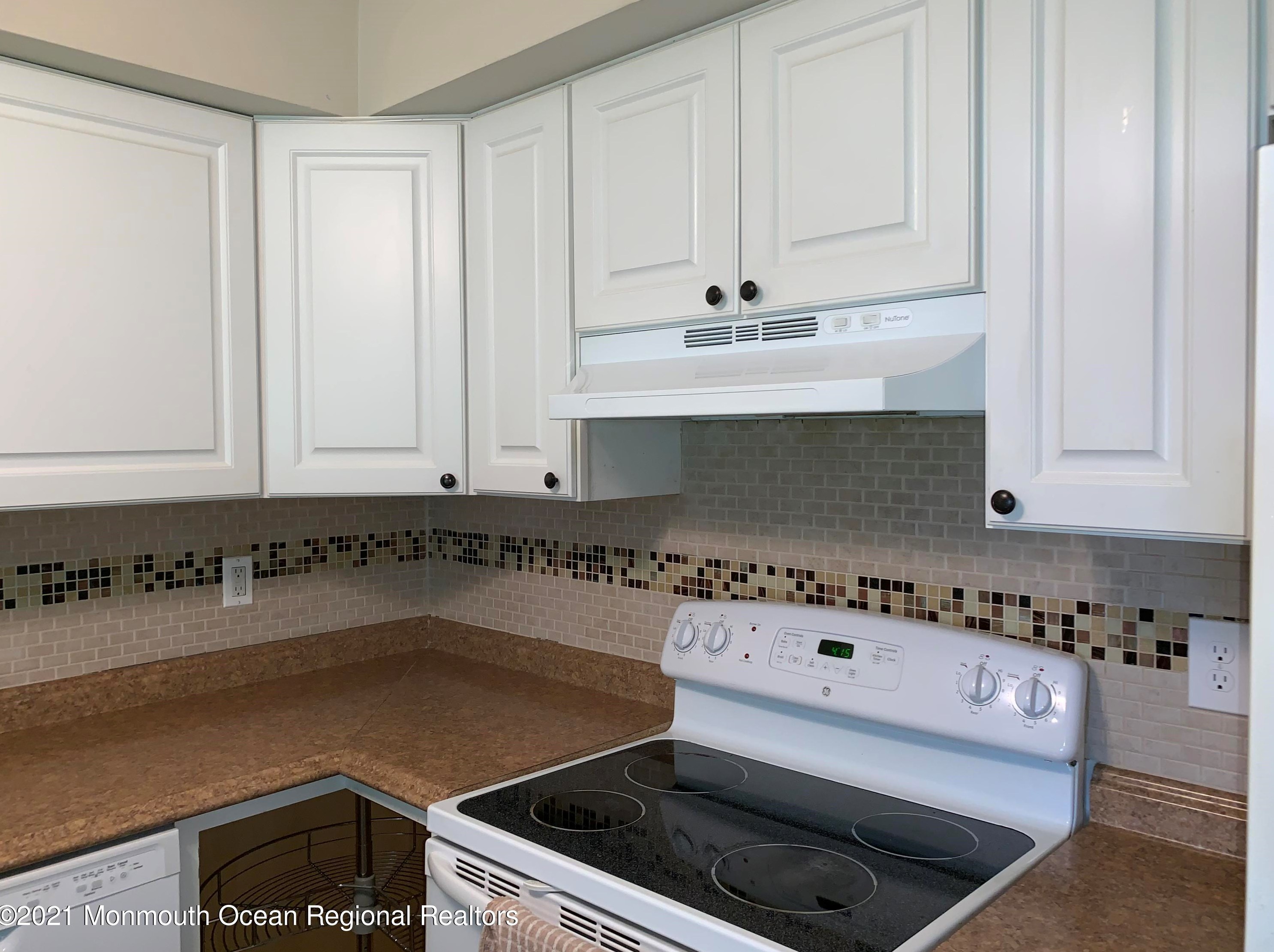 232 Leeward Rd, Cedar Bonnet Island, NJ 08050