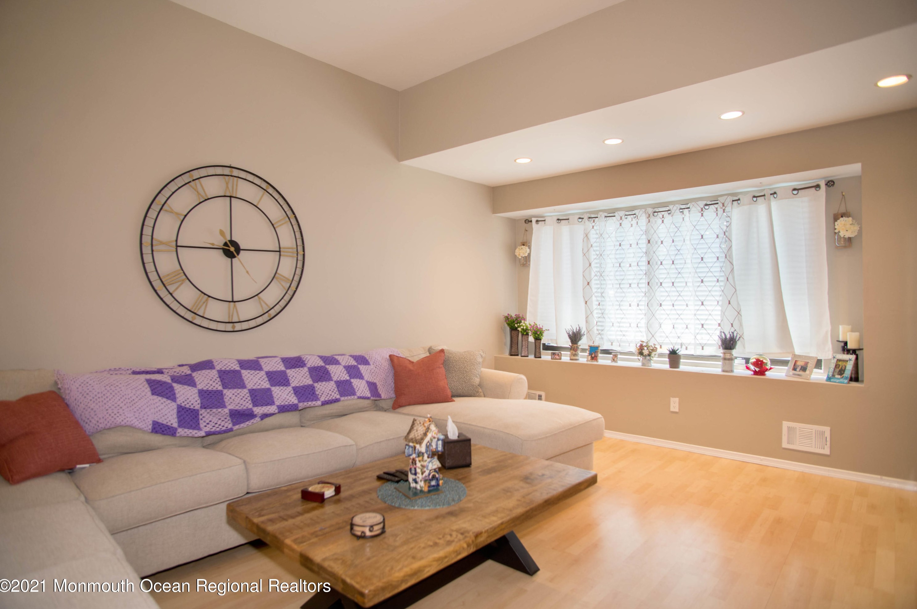 161 Clubhouse Dr, Middletown, NJ 07748