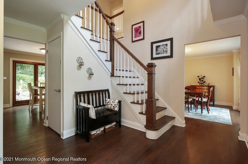5 Bromley Ln, Middletown, NJ 07748