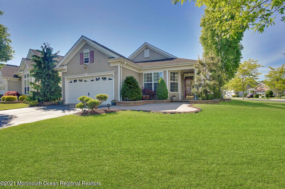 2 Marlow Dr, Jackson Twp, NJ 08527