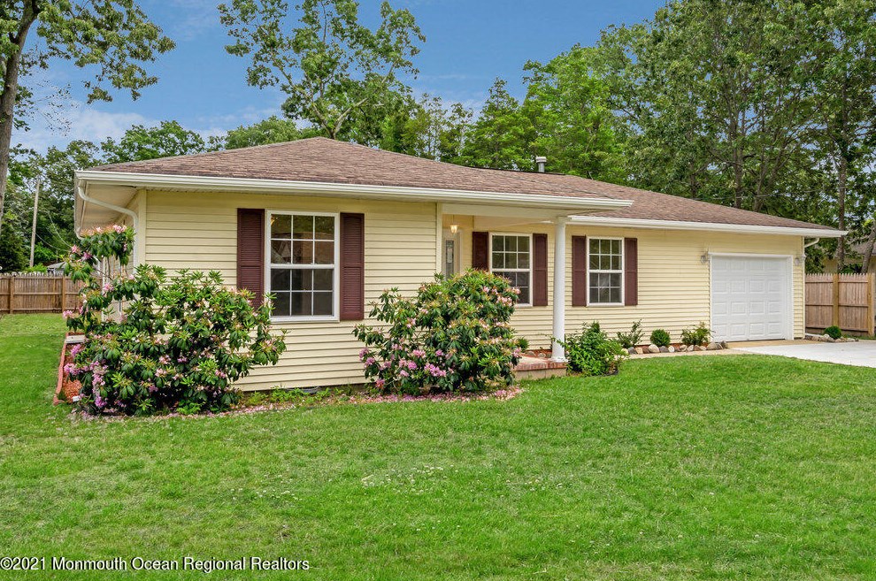 407 Fernwood Dr, Lacey, NJ 08731