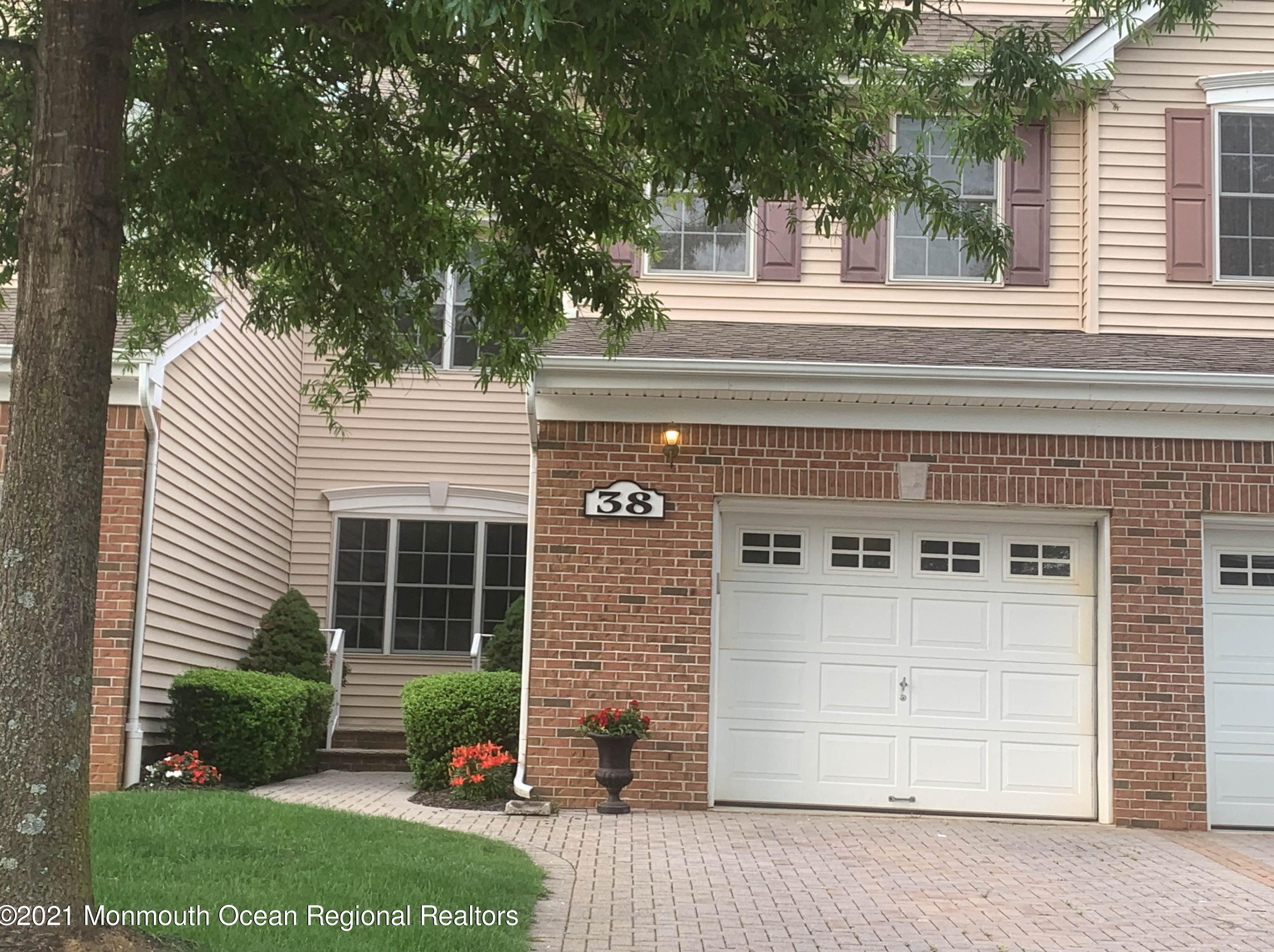 38 Smock Ct, Millstone Township, NJ 07726-7942