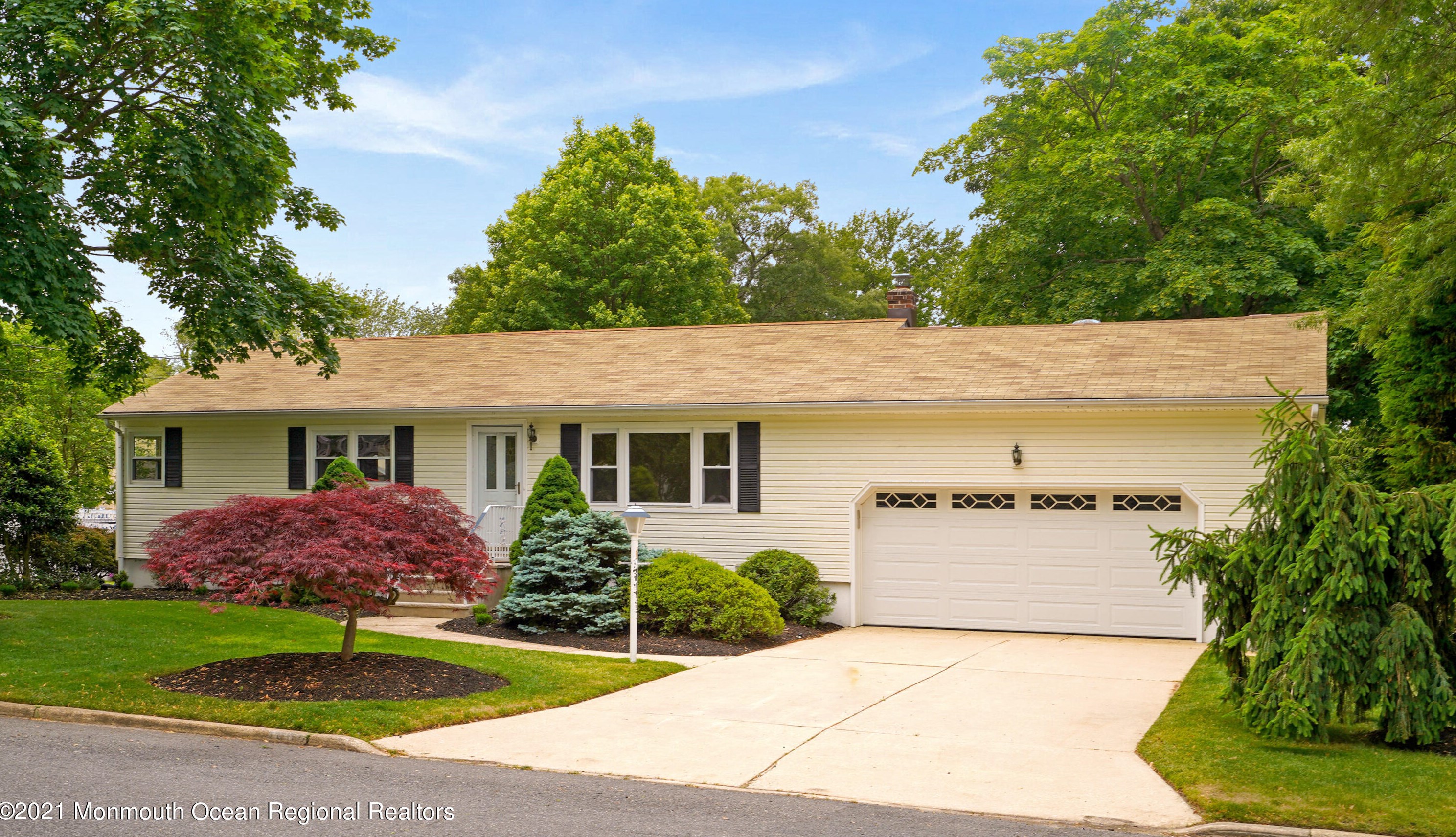 1902 Waverly St, Oakhurst, NJ 07755-2733